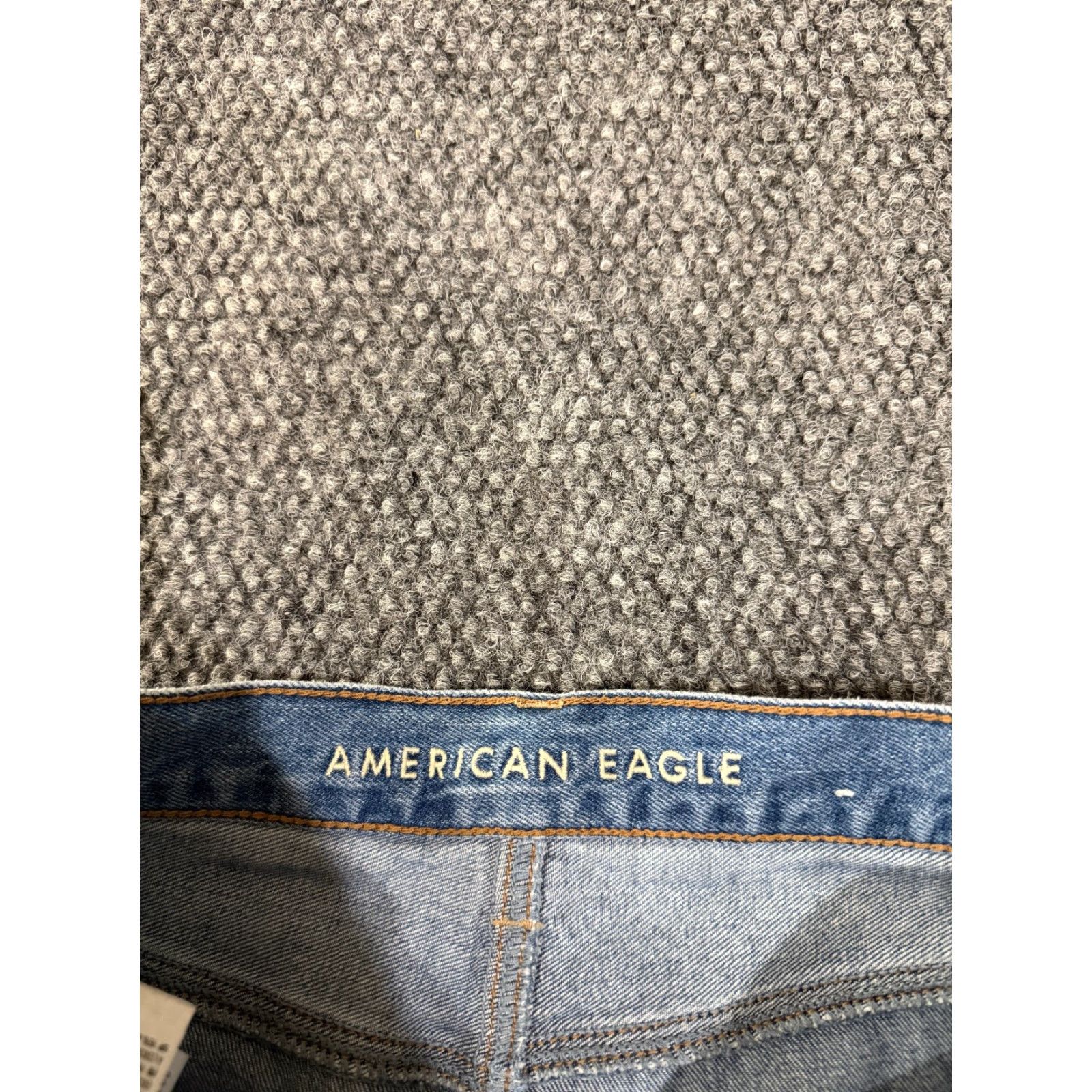 American Eagle Outfitters American Eagle Outfitters Jeans Womens 8 Mom Blue Light Wash Distressed Denim Pants 90s Vintage N/A Size 30" / US 8 / IT 44 - 5 Thumbnail