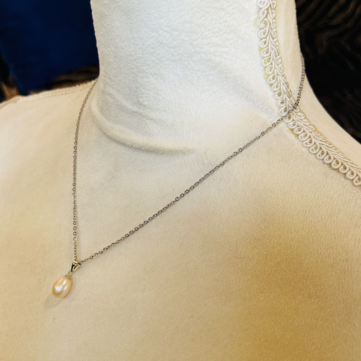 Handmade Handcrafted genuine fresh water pearl pendant necklace Size ONE SIZE - 6 Thumbnail