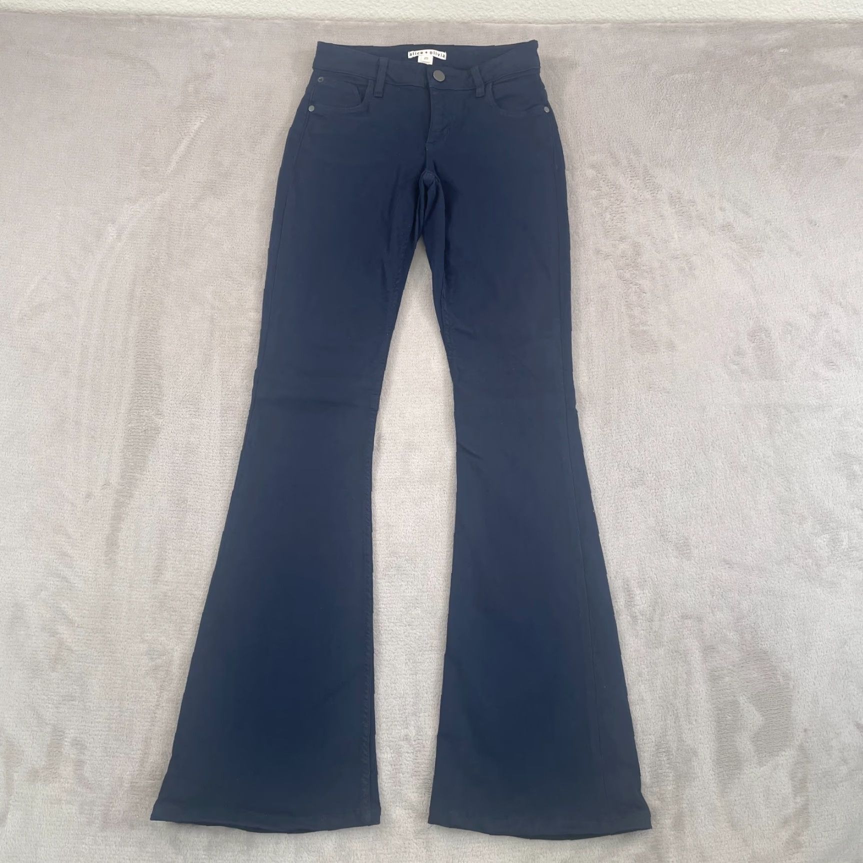 Alice + Olivia Alice + Olivia Jeans Women 25x33 Blue Low Rise Wide Leg Flare Bell Bottom Denim USA Made Size 42" / US 20 - 3 Thumbnail