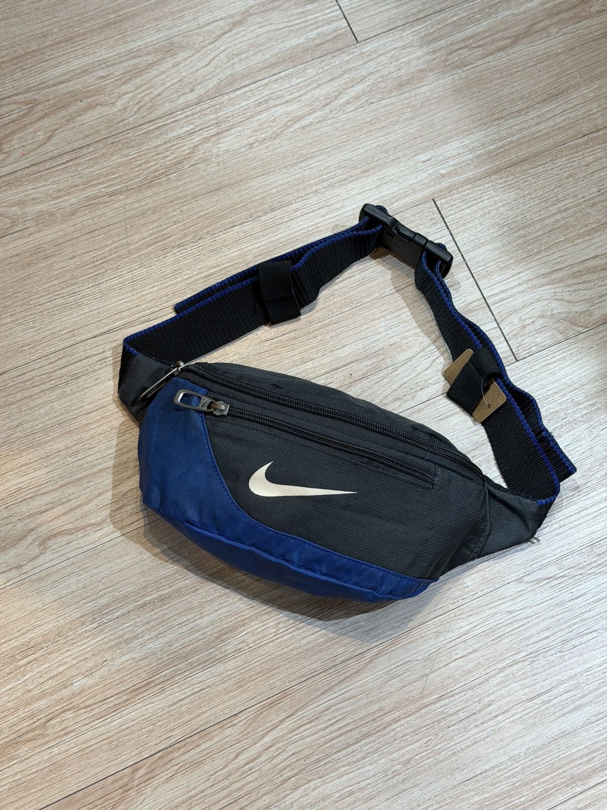 Nike Vintage Nike Swoosh 90's Belt Bag Size ONE SIZE - 1 Thumbnail