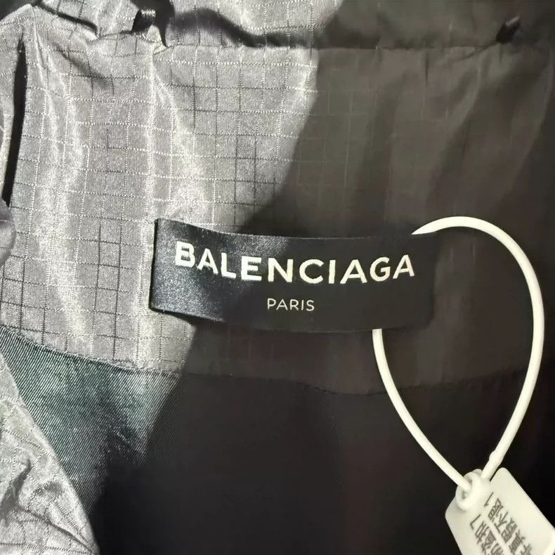 Balenciaga Balenciaga Balenciaga logo letter solid color warm zipper l Size US M / EU 48-50 / 2 - 3 Thumbnail