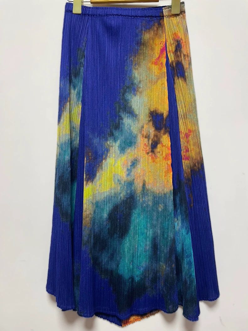 Issey Miyake Issey Miyake A half skirt with a starry blue background Size 25" / US 0 / IT 36 - 1 Thumbnail