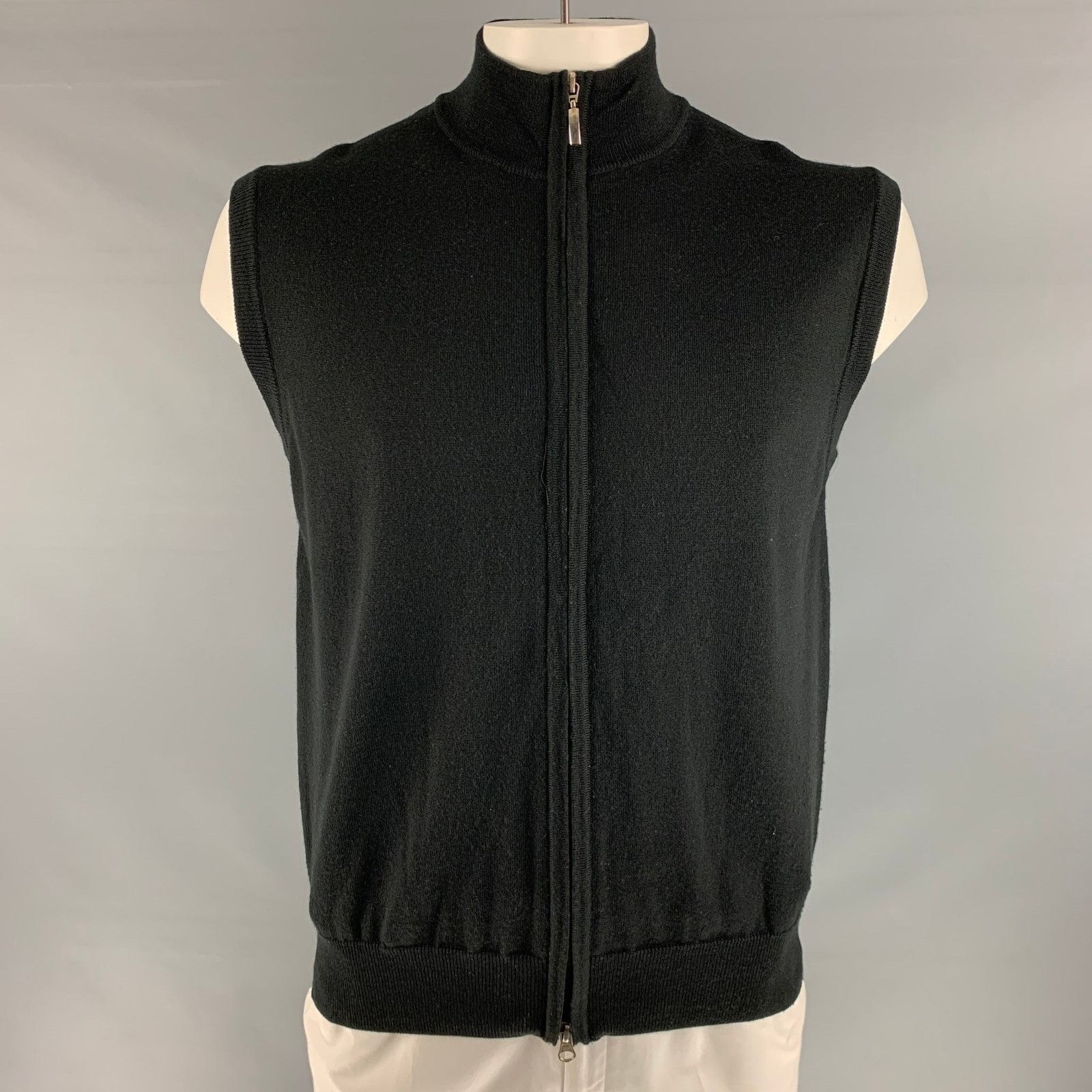 Size L Black Merino Wool Blend Zip Up Vest (Indoor)