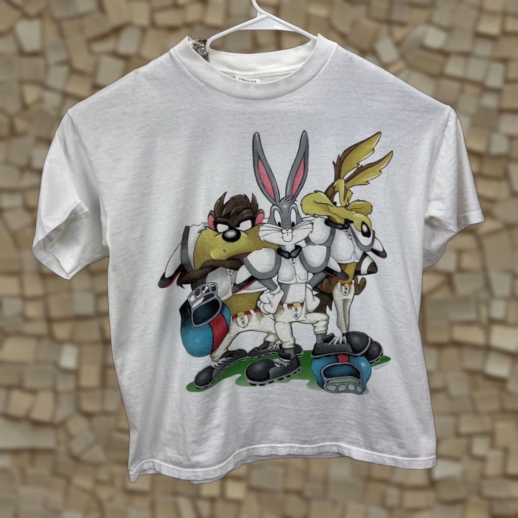 Vintage VINTAGE Wild Oats LOONEY TUNES Football T Shirt Bugs Taz Wil E Coyote XL Large Unisex White 1990s Graphic Tee Sportswear/Beach Mens Womens Boys Girls Size US XL / EU 56 / 4 - 1 Thumbnail