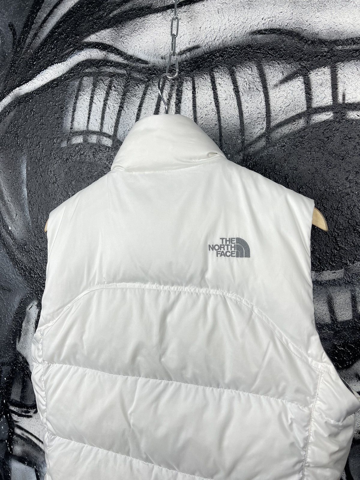 The North Face The North Face 700 Vintage White Goose Down Vest WMNS Size M Size M / US 6-8 / IT 42-44 - 14 Thumbnail