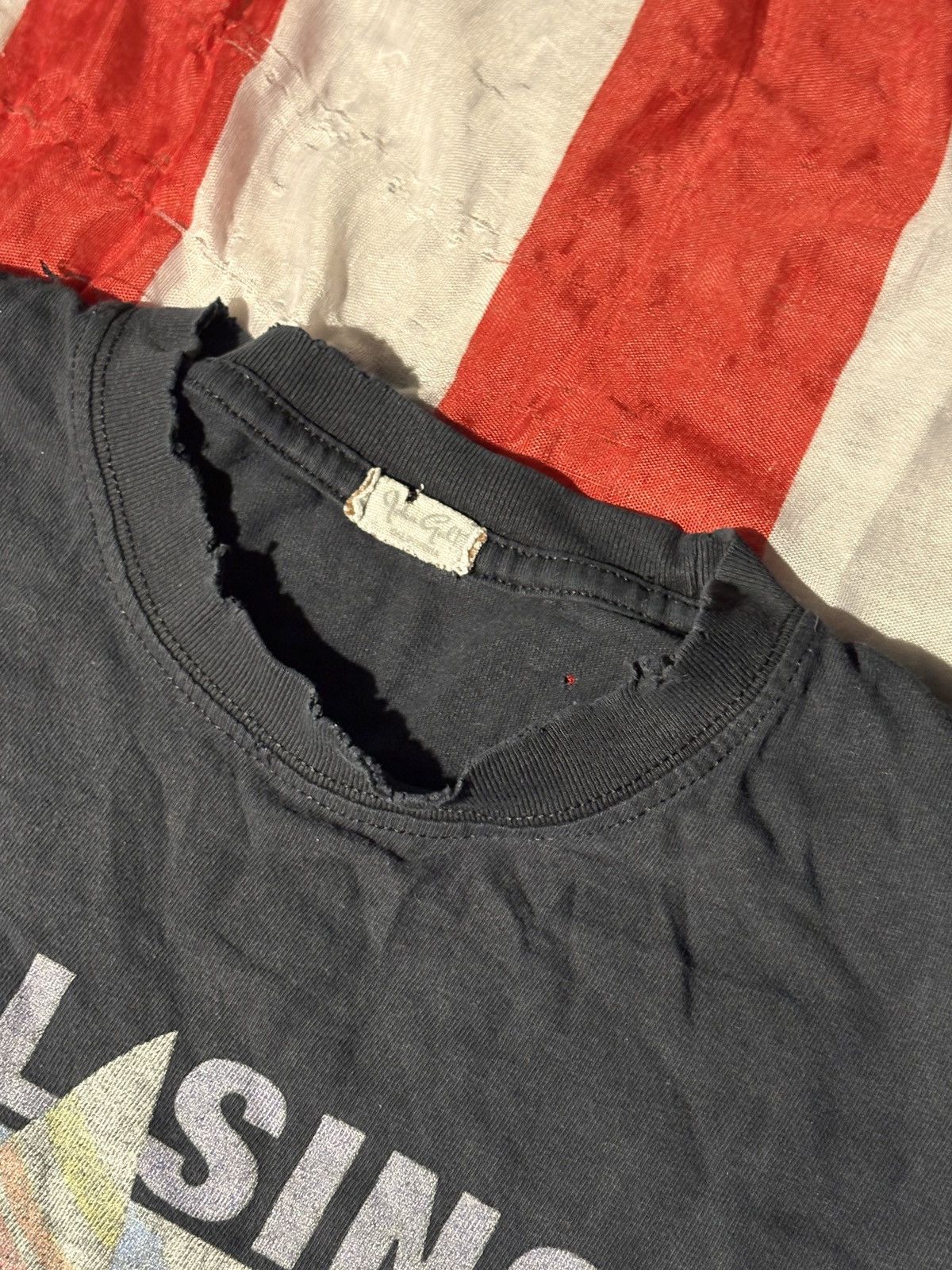 Vintage 🔥 trashed vintage t-shirt made in usa 1993 Size US M / EU 48-50 / 2 - 3 Thumbnail