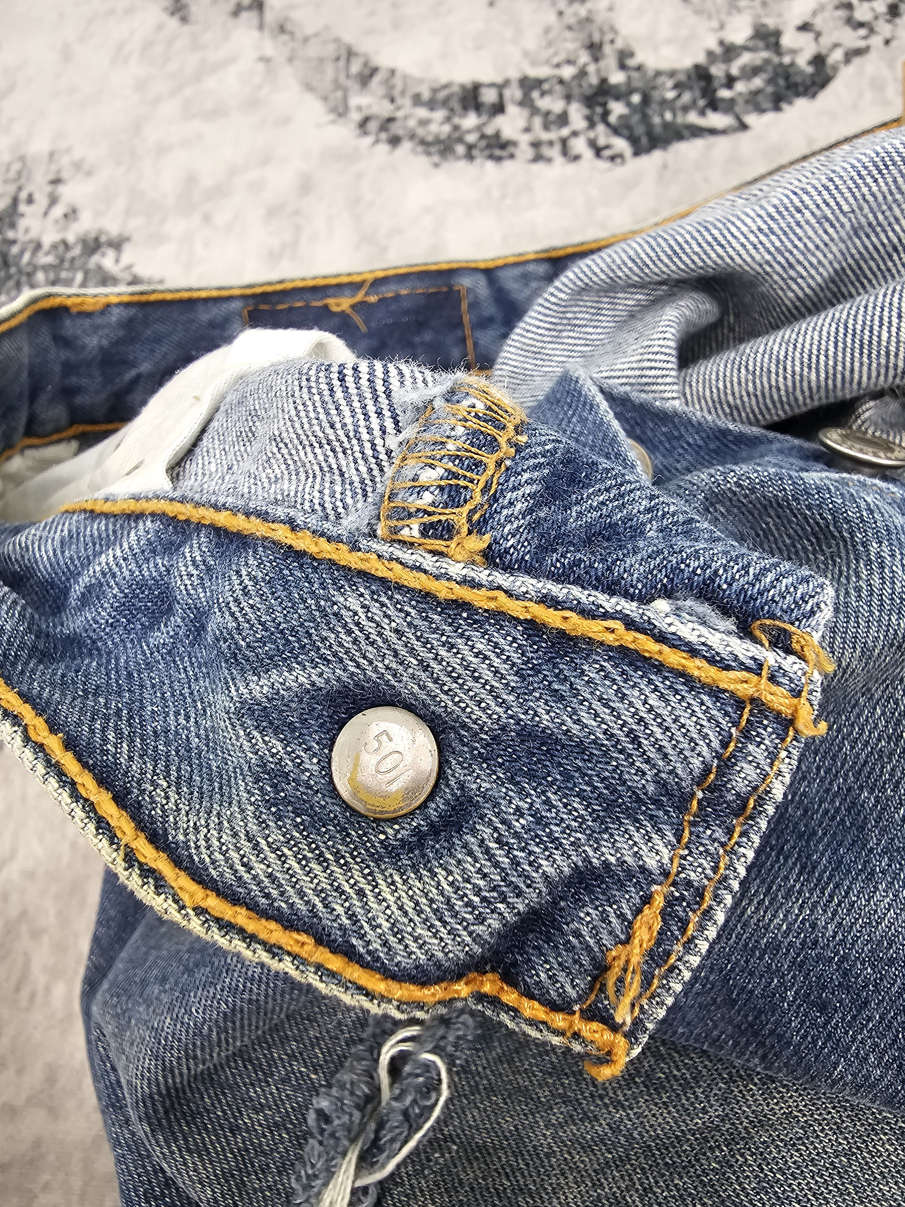 Levi's Vtg 90's LEVIS 501 Ripped Distressed Jean Size 31X29.5 L0421 Size US 31 - 14 Thumbnail