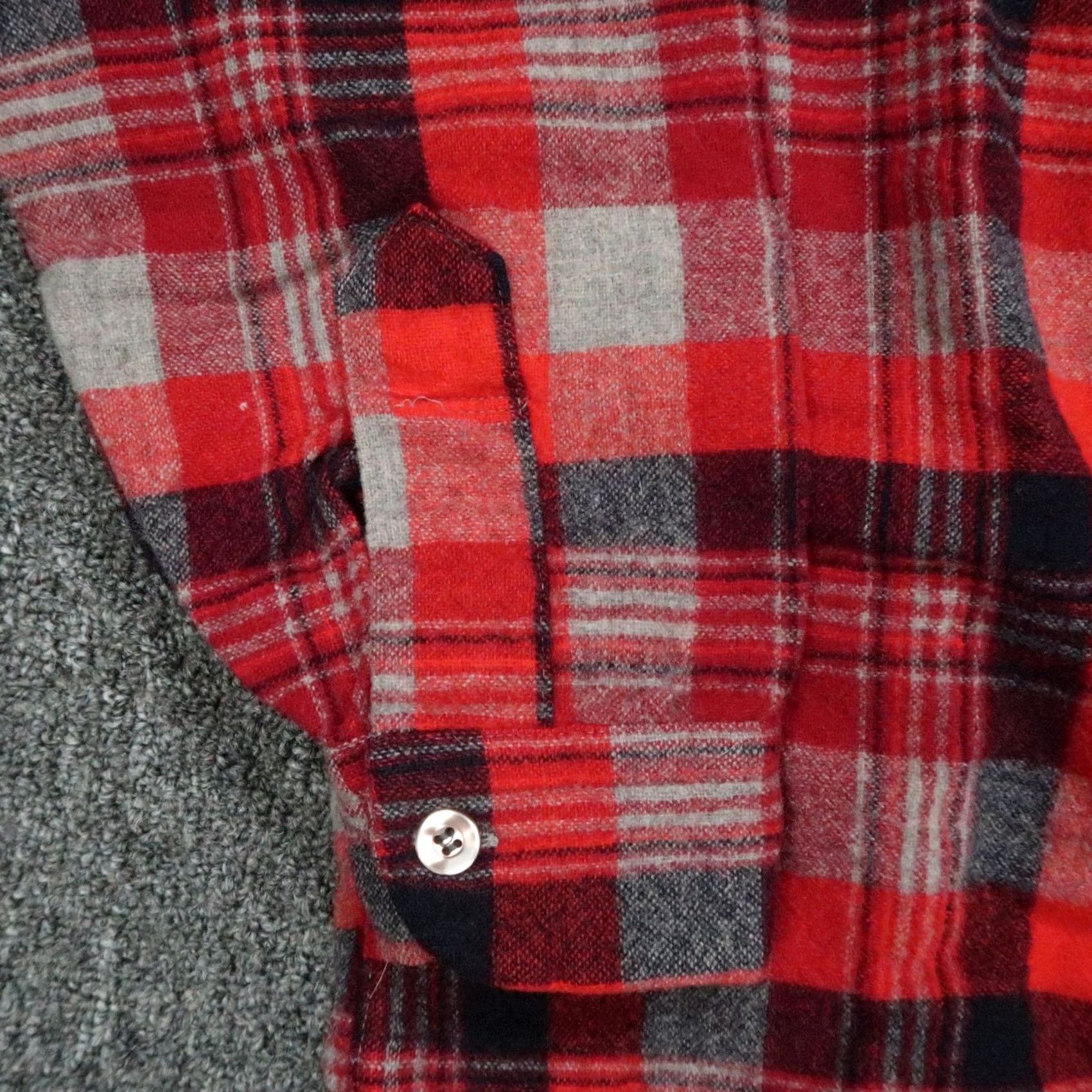 Pendleton VINTAGE Pendleton Shirt Mens Medium Red Plaid Flannel Long Sleeve Wool USA Size US M / EU 48-50 / 2 - 5 Thumbnail