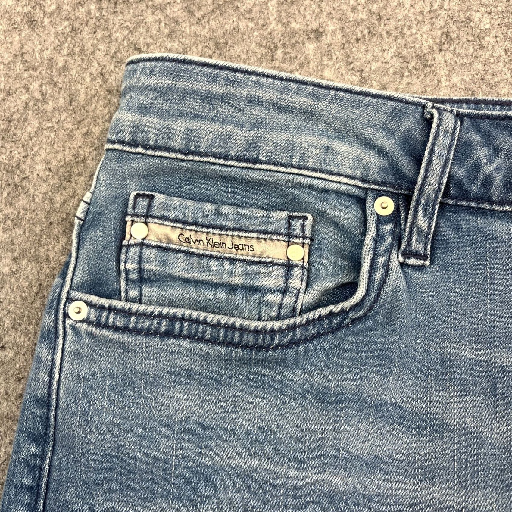 Calvin Klein Calvin Klein Jeans Straight 32 32 Mid Wash Blue Denim 5-Pocket Design Mens Modern Regular Blue Size US 32 / EU 48 - 7 Thumbnail