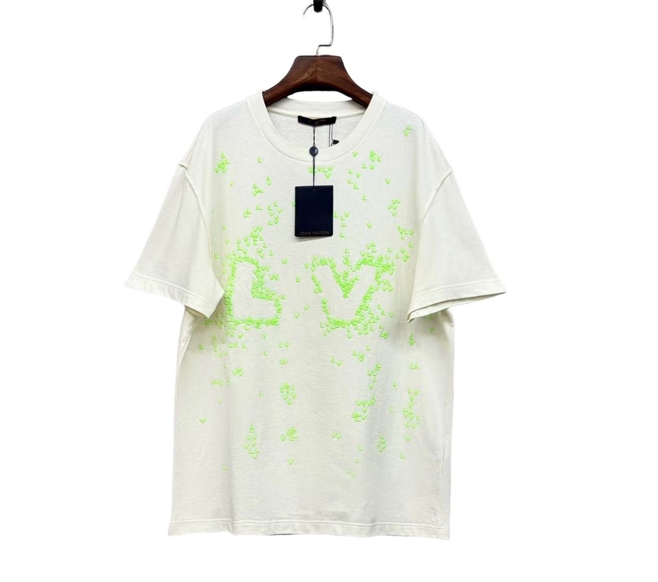 Louis Vuitton Louis Vuitton Neon Embroidered LV Logo T-Shirt L Size US L / EU 52-54 / 3 - 1 Thumbnail