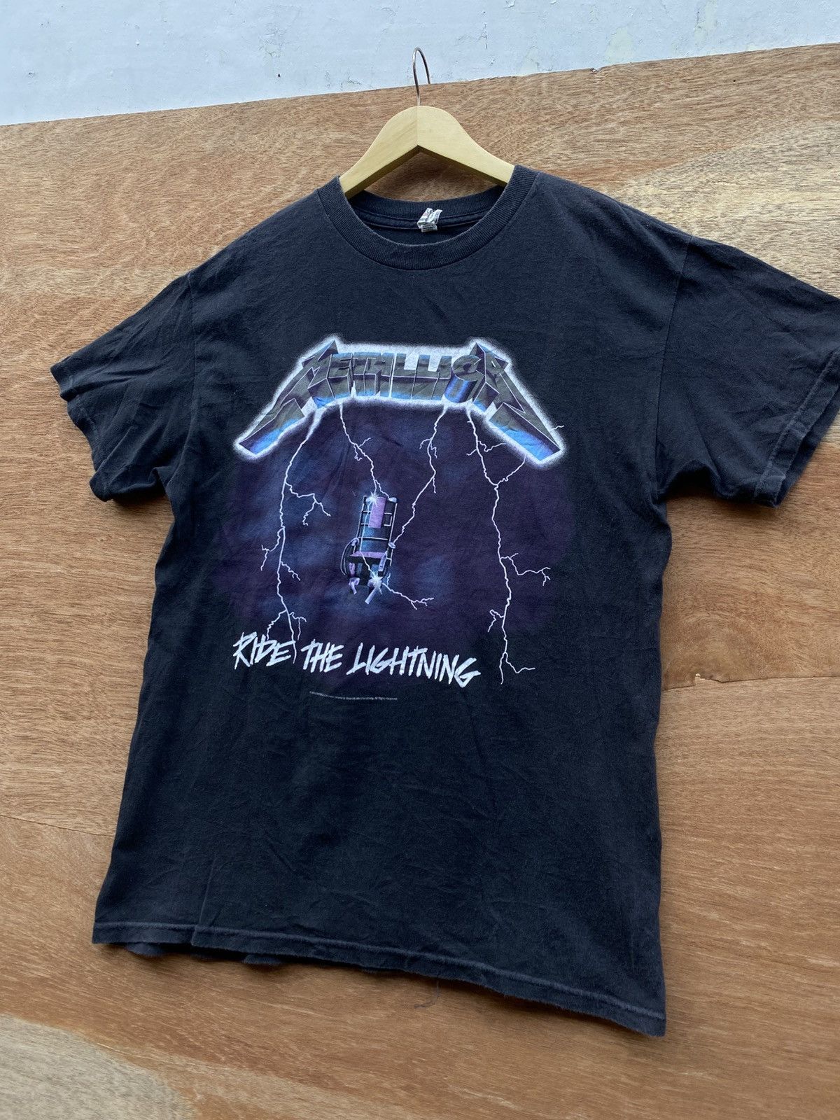 Band Tees 2000s vintage metallica ride the lightning tshirt Size US M / EU 48-50 / 2 - 1 Thumbnail