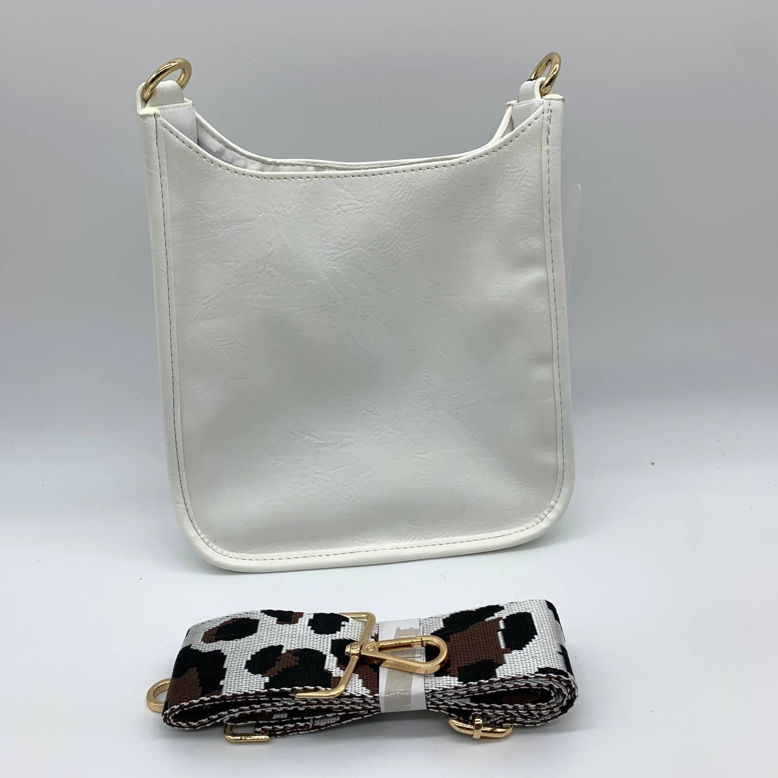 Other AHDORNED Medium White Faux Leather Crossbody Purse Size ONE SIZE - 2 Thumbnail