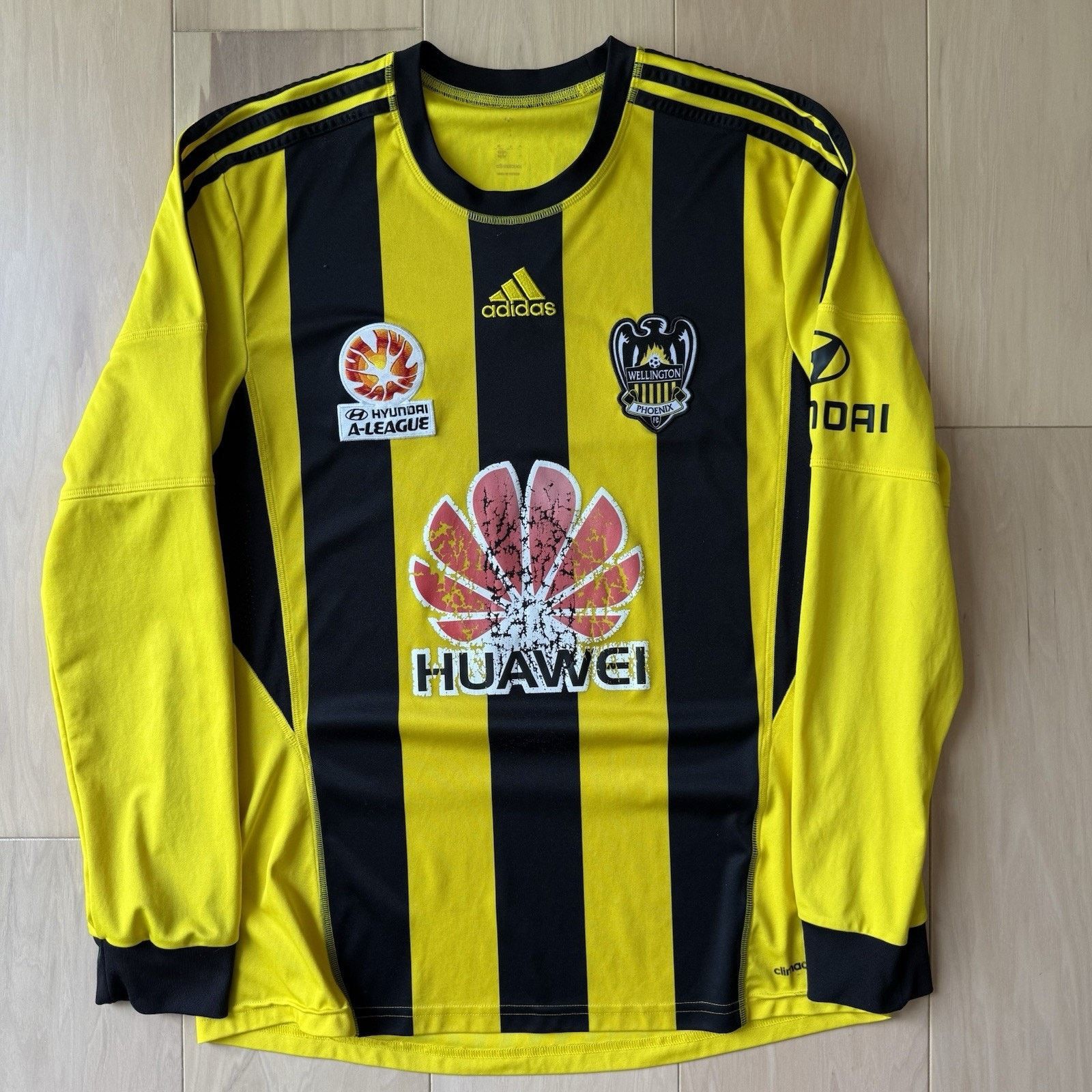 Adidas Wellington Phoenix Home Jersey M Yellow World Cup Soccer Size US M / EU 48-50 / 2 - 2 Thumbnail