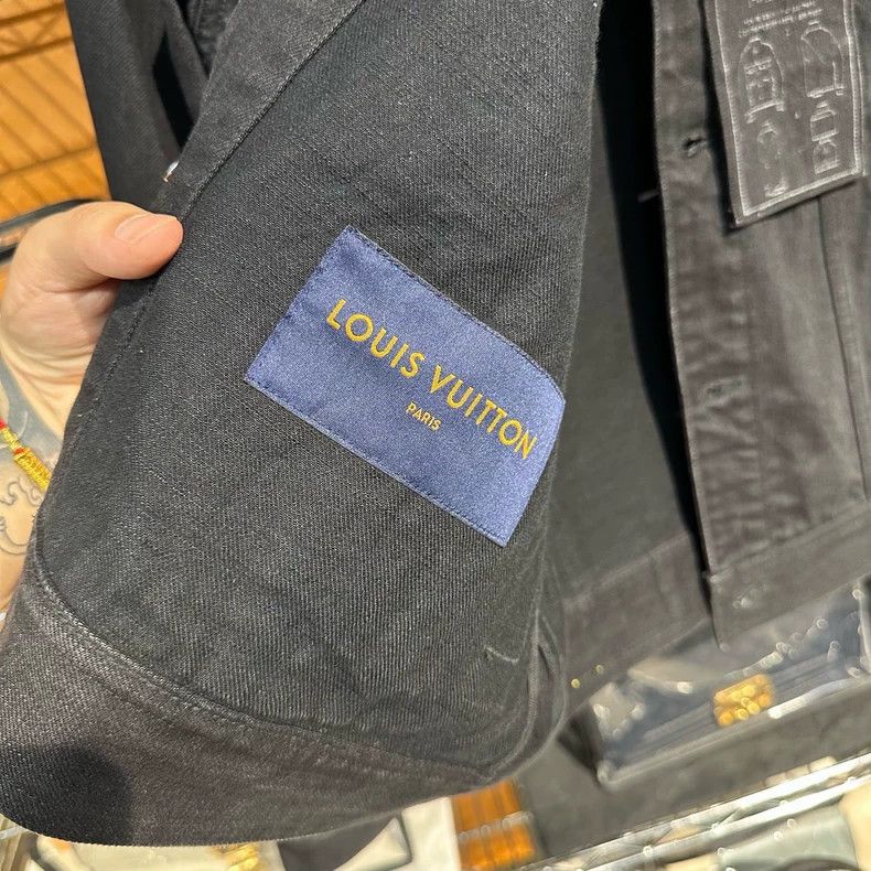 Louis Vuitton Louis Vuitton DNA tag denim jacket Size US M / EU 48-50 / 2 - 4 Thumbnail