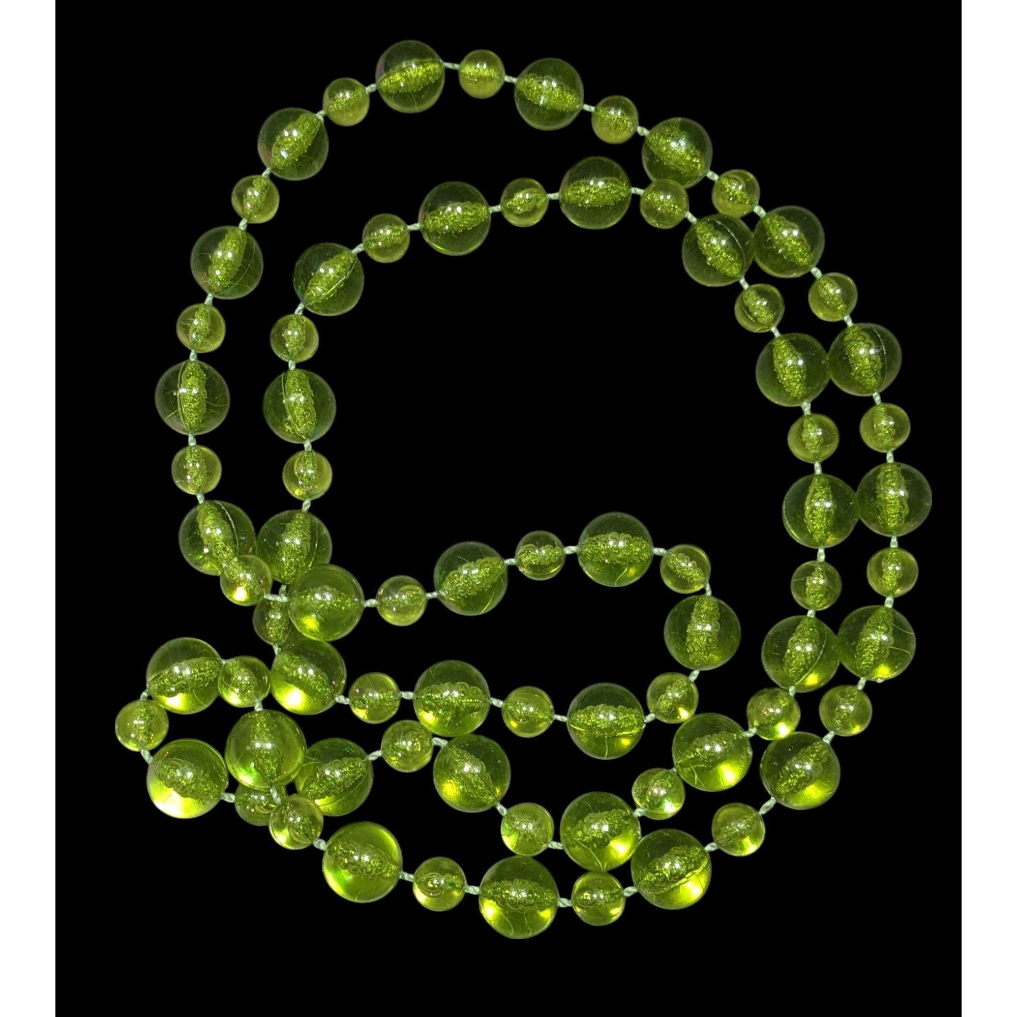 Other Cottagecore Spring Themed Green Translucent Beaded Necklace Size ONE SIZE - 1 Thumbnail