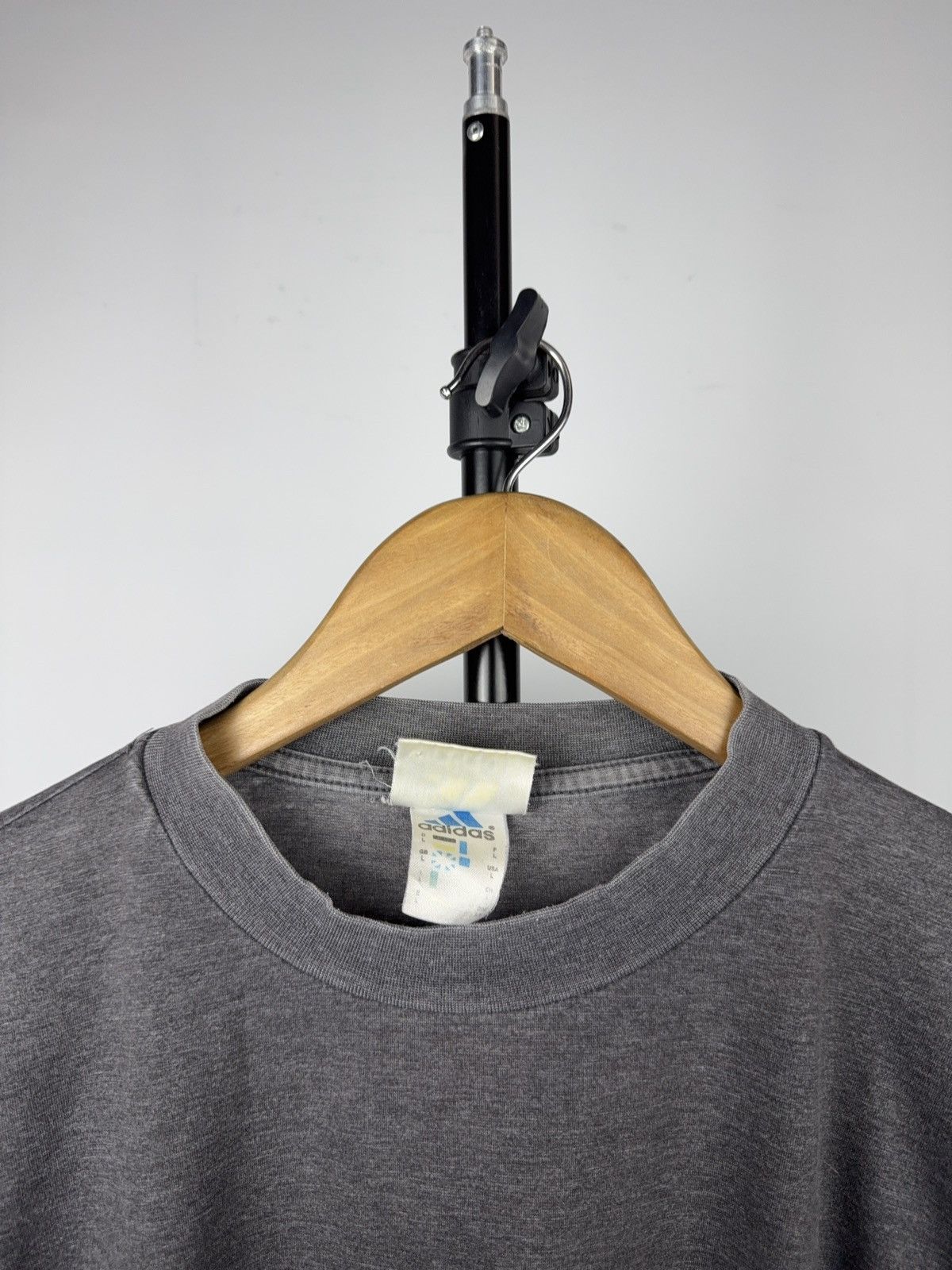 Adidas 90s Retro adidas Faded Grey Logo T-Shirt Vintage Sportswear Size US L / EU 52-54 / 3 - 2 Thumbnail