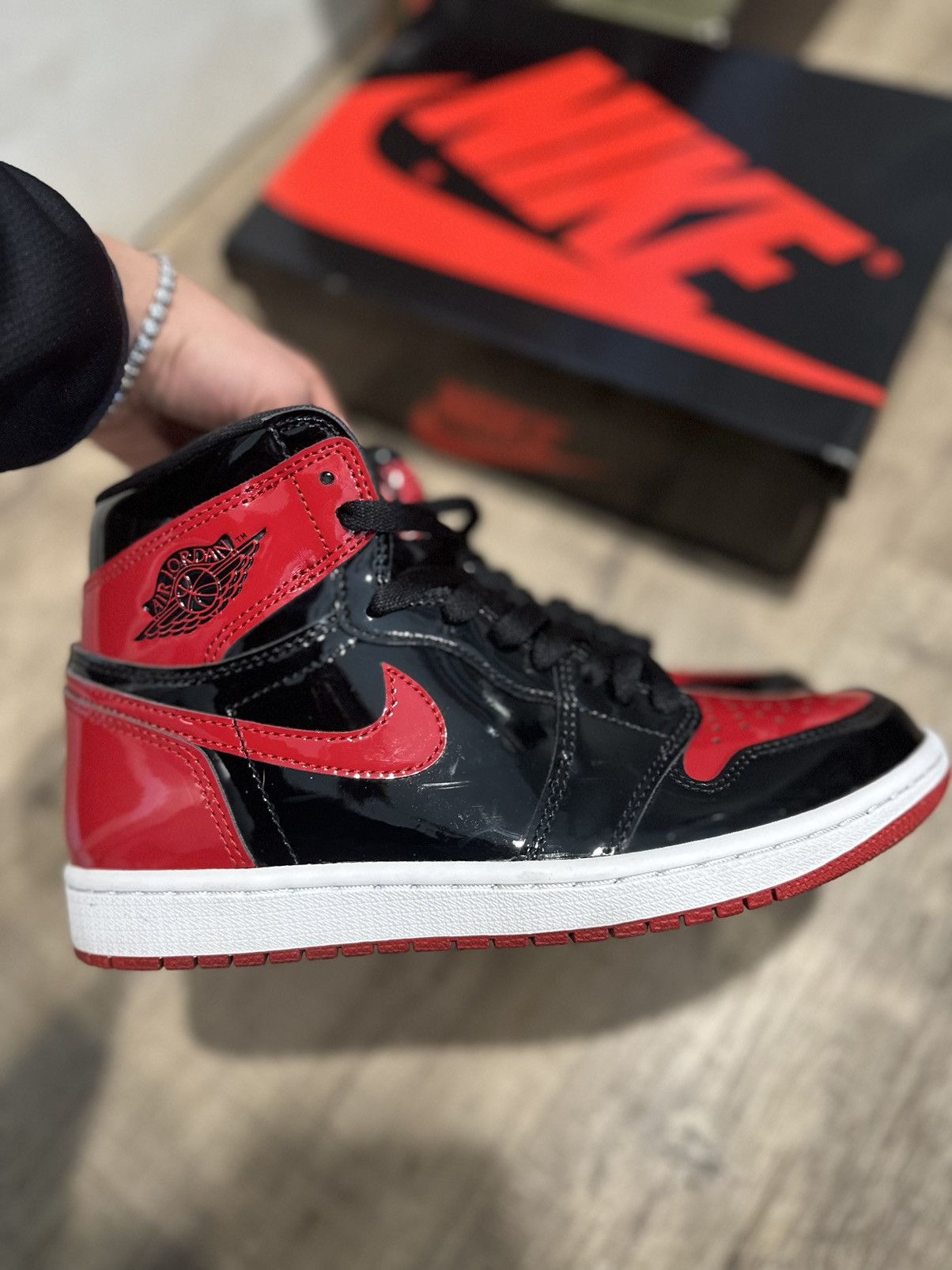 Jordan Brand × Nike Jordan 1 patent bred Size US 7.5 / EU 40-41 - 4 Thumbnail