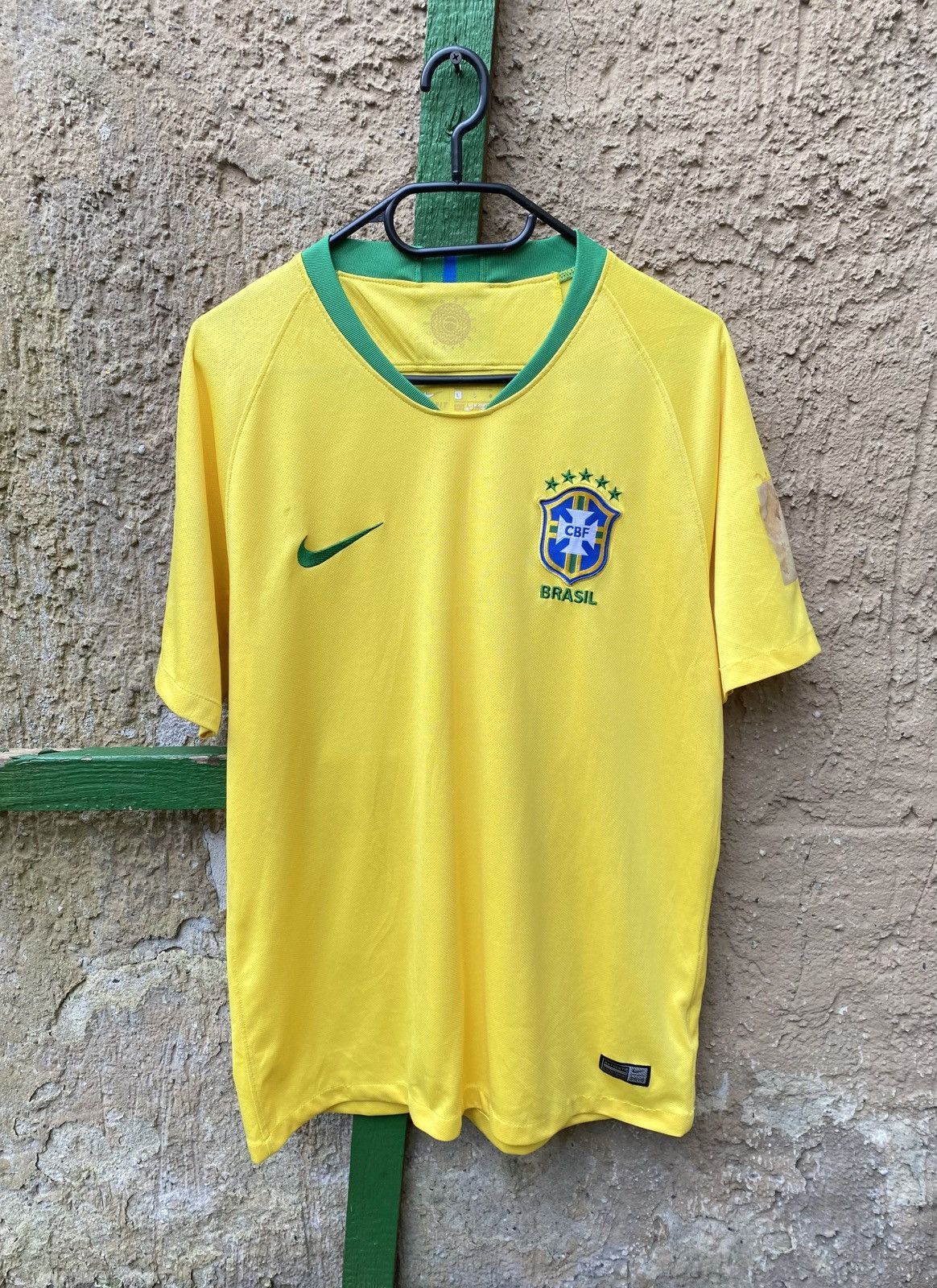 Nike Brazil 2018 2019 Nike Football Soccer Jersey France Spain Size US L / EU 52-54 / 3 - 1 Thumbnail