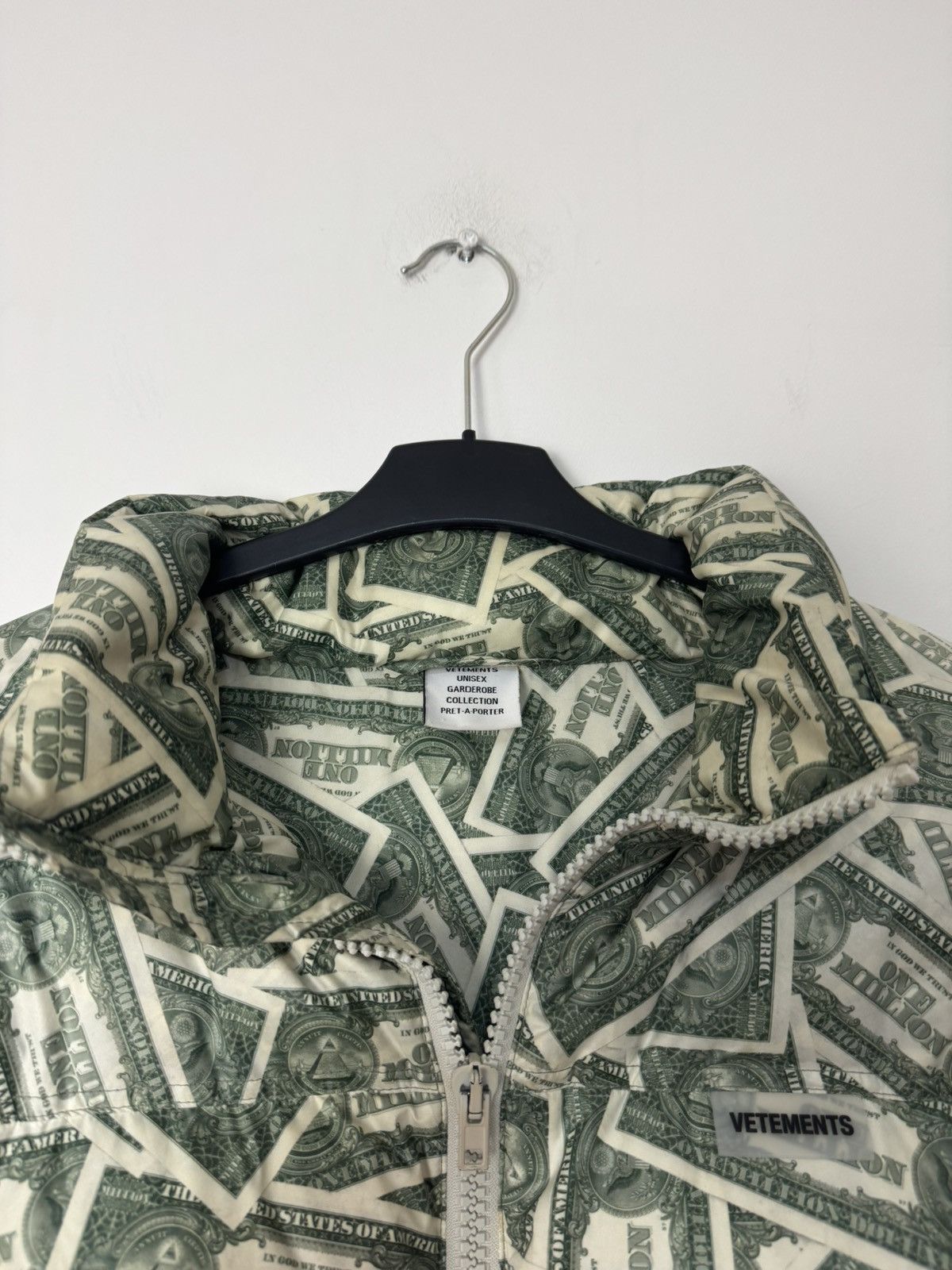 Vetements Vetements Million Dollar Print Down Puffer Jacket Luxury Size US S / EU 44-46 / 1 - 7 Thumbnail