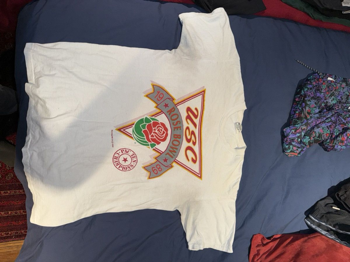 Nutmeg × Vintage VINTAGE USC ROSE BOWL GRAPHIC TEE Size US XL / EU 56 / 4 - 2 Thumbnail