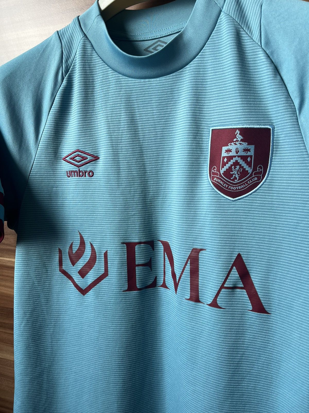 Umbro Umbro Burnley Football Jersey #36 Jordan Away 2022/2023 Size US S / EU 44-46 / 1 - 3 Thumbnail