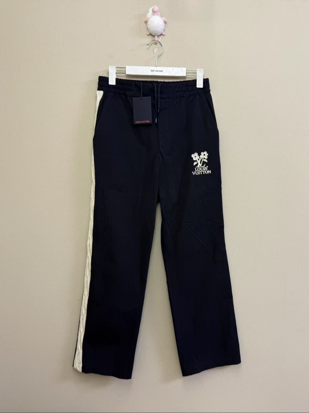 Louis Vuitton Louis Vuitton Flower Logo Joggers Size 48 Size US 32 / EU 48 - 1 Thumbnail