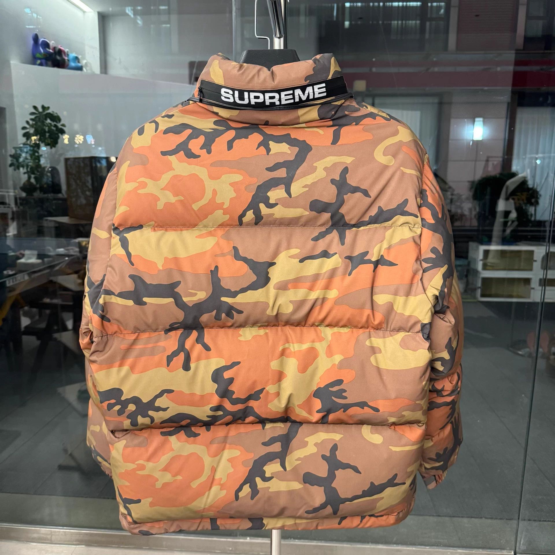 Saint Laurent Paris Supreme FW18 Reflective Camo Down Jacket Size M / US 6-8 / IT 42-44 - 2 Thumbnail