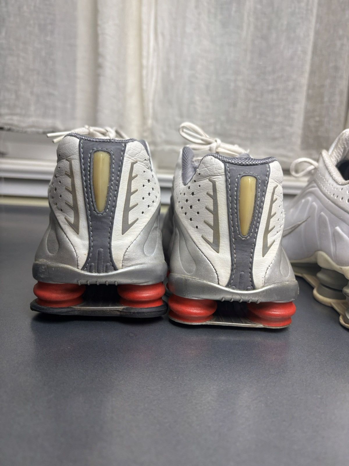 Nike × Vintage 2 Pairs OG 2001 Nike Shox R4 Vintage Nike Beater 104265 Size US 10.5 / EU 43-44 - 5 Thumbnail