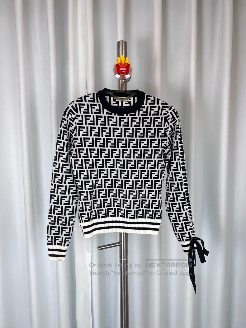 Fendi Fendi Sweater old flower full print cotton sweater black a Size XXS / US 00 / IT 34 - 1 Thumbnail