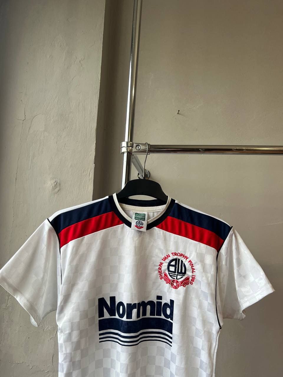 Vintage 1989 BOLTON WANDERERS RETRO REMAKE HOME SOCCER JERSEY SHIRT Size US S / EU 44-46 / 1 - 5 Thumbnail