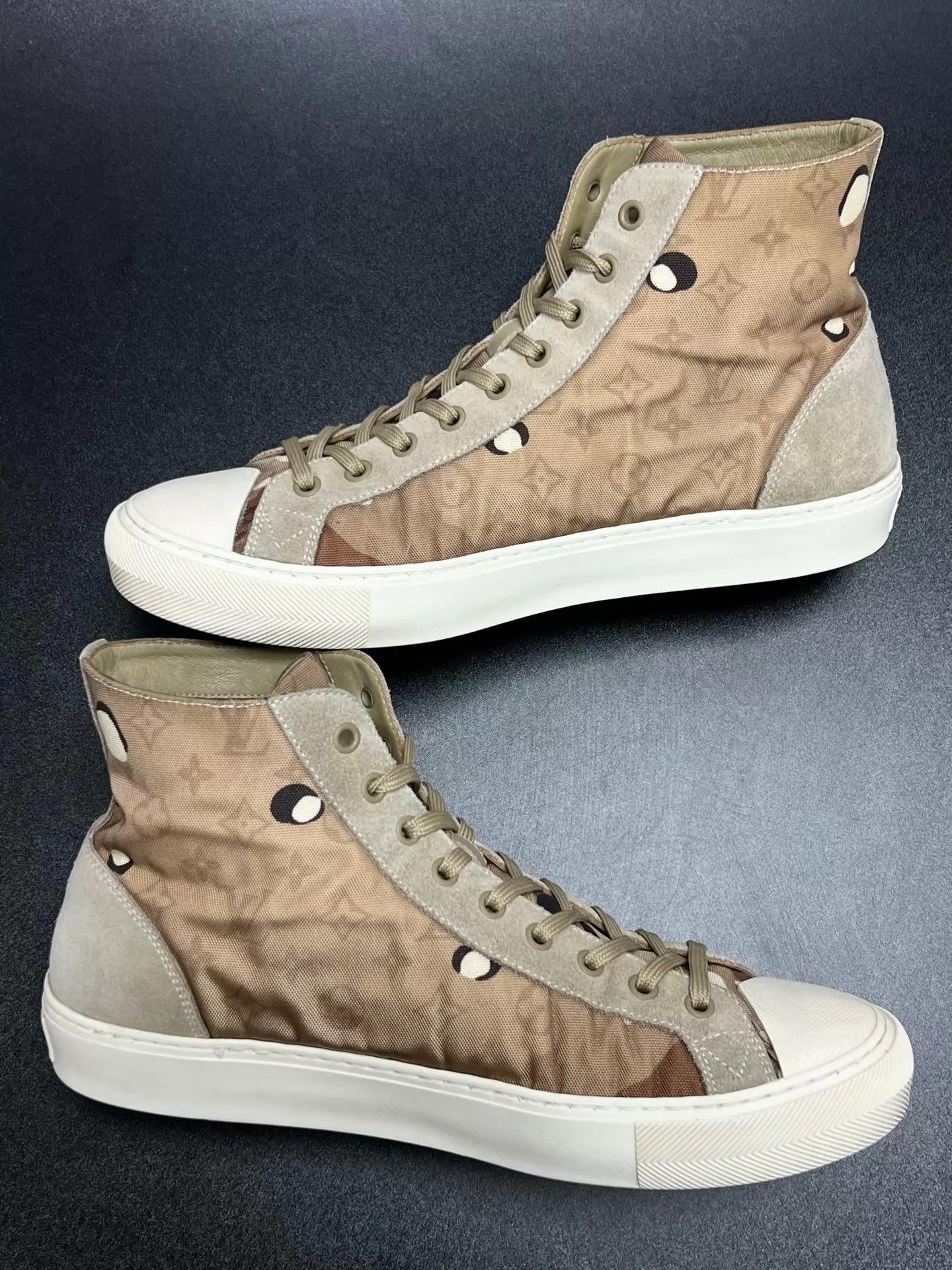 Louis Vuitton LV Tattoo Camouflage Suede Hi Top Sneaker Brown 41 Size US 8 / EU 41 - 6 Thumbnail