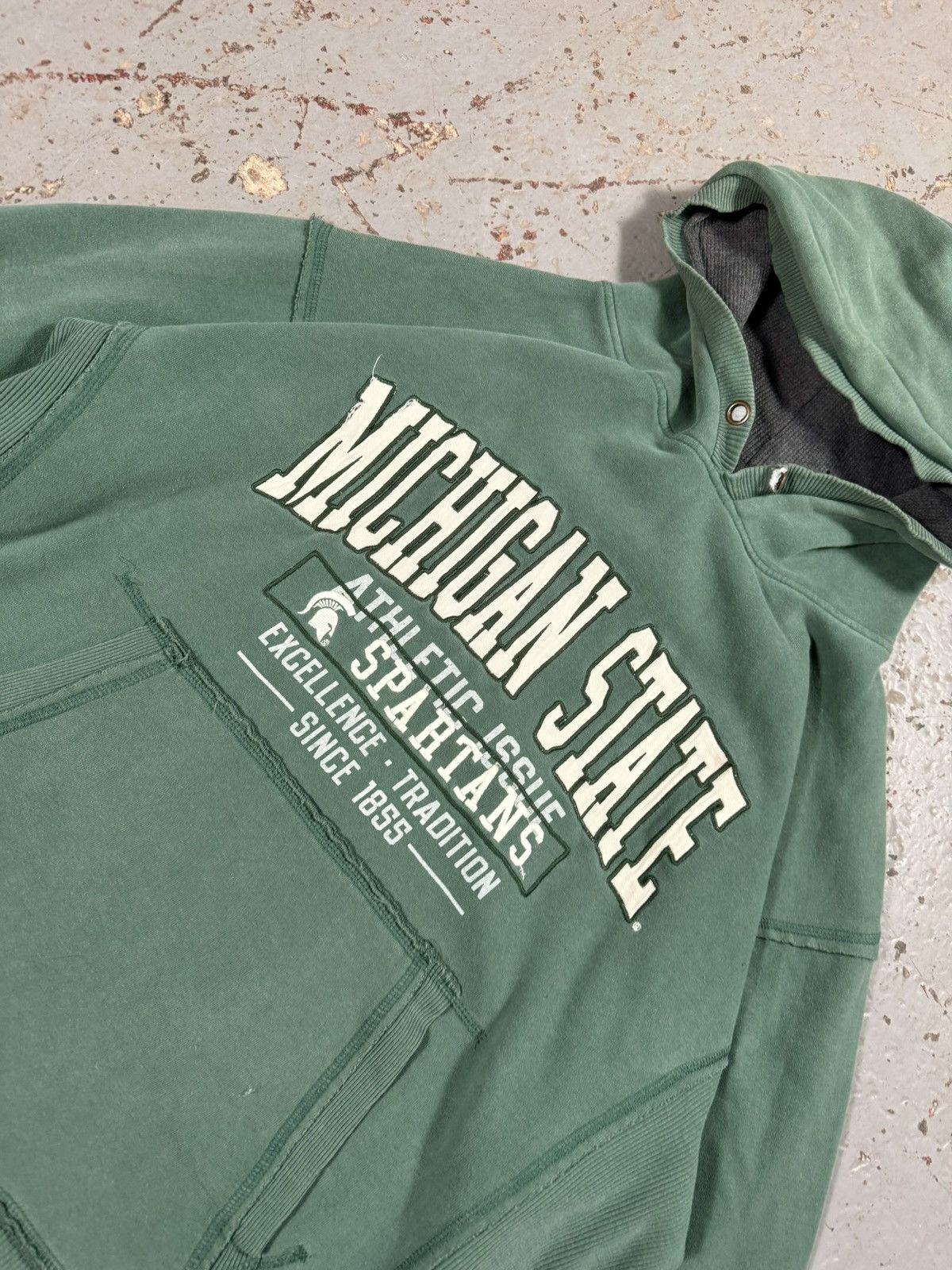 NCAA Vintage Sun faded Michigan State U Distressed Green Hoodie Size US XL / EU 56 / 4 - 2 Thumbnail