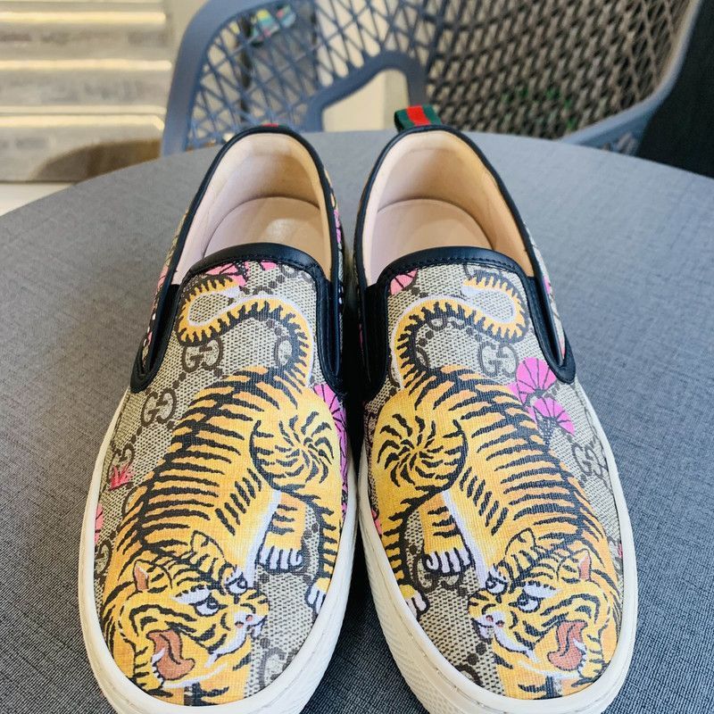 Gucci Gucci Tiger Print Casual Slip-On Shoes - Size US 5.5 / EU 38 - 2 Thumbnail