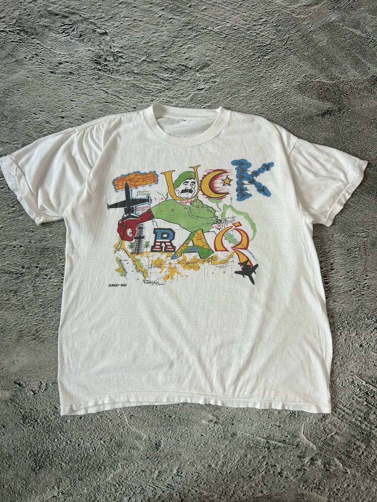 Vintage Vintage 90s T-shirt Fuck Iraq Saddam Hussain white Gunox Size US L / EU 52-54 / 3 - 1 Thumbnail