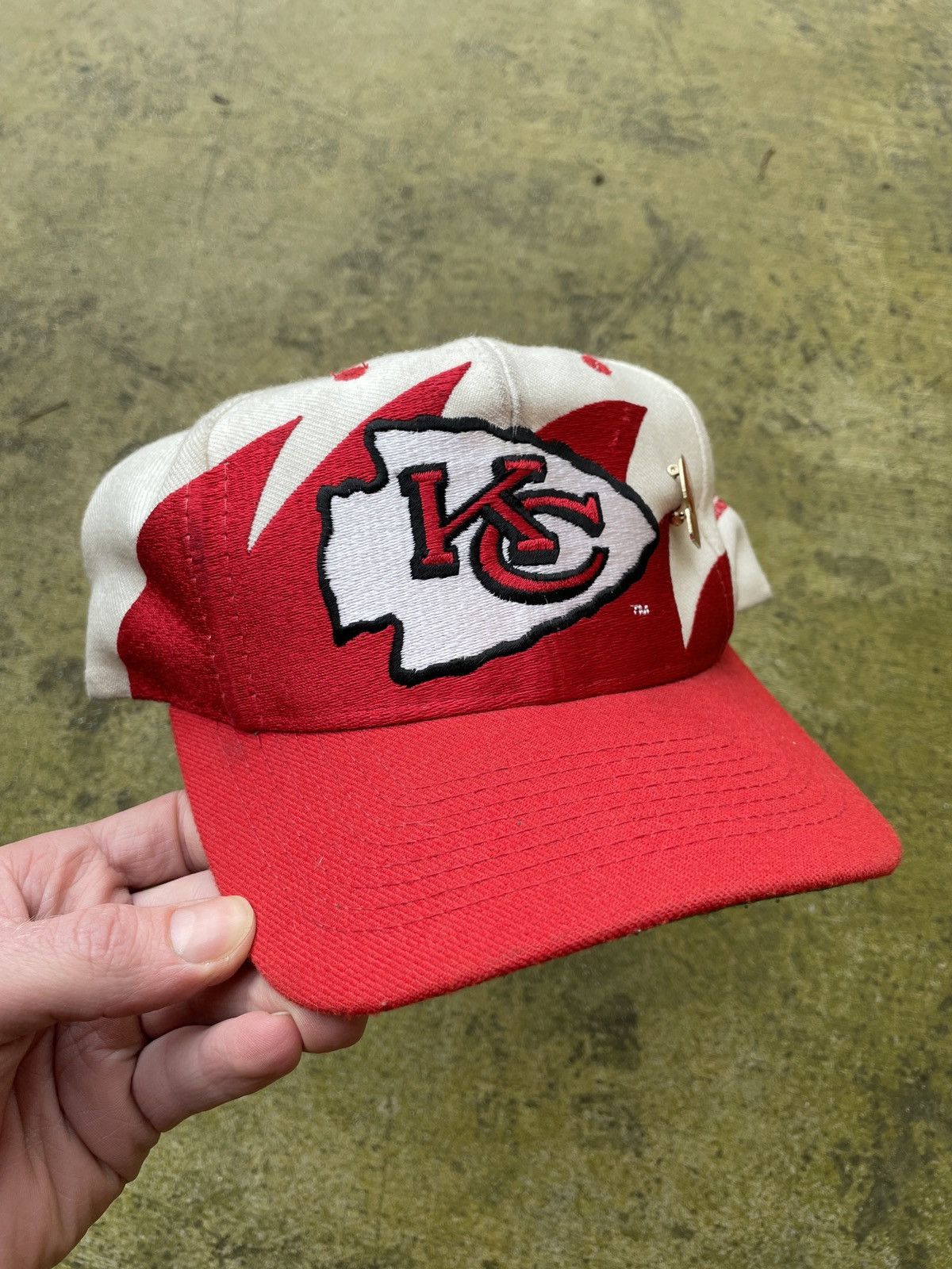 image of Logo Athletic x Nfl Kansas City Chiefs Nfl Shark Tooth Hat in White, Men's
