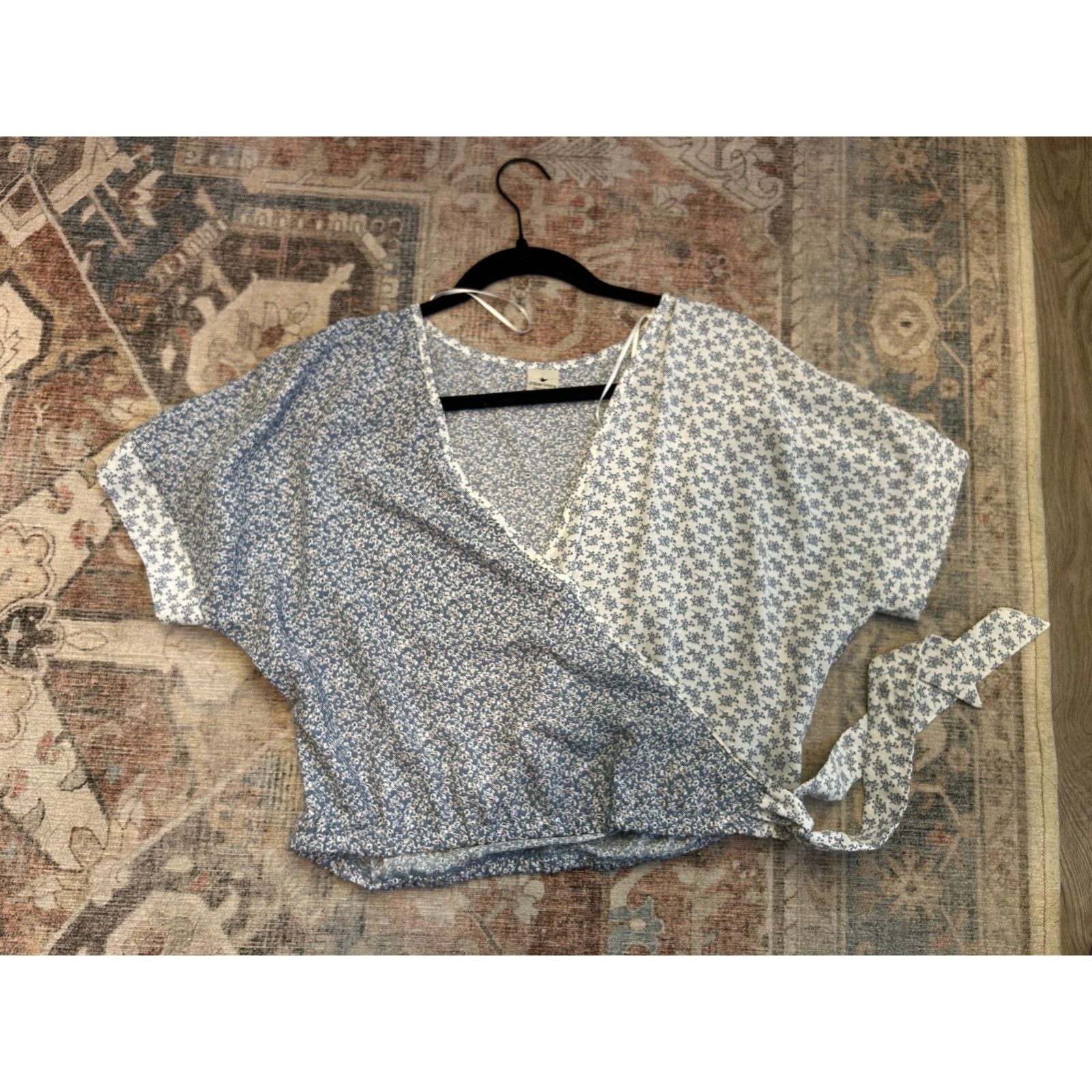 Anthropologie Paper Crane Dainty Floral Chiffon Blue Side Tie Top, Medium Size M / US 6-8 / IT 42-44 - 1 Thumbnail