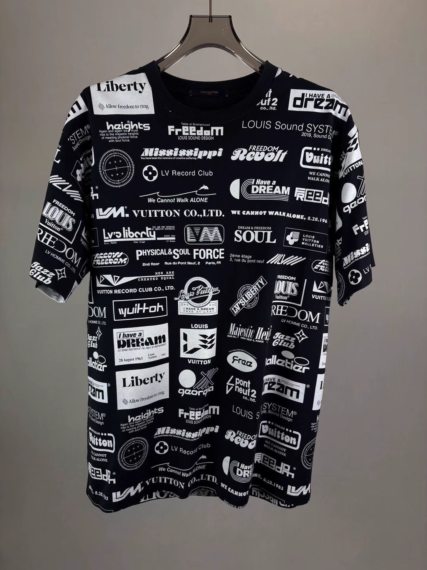 Louis Vuitton LOUIS VUITTON Billboard Slogan Short Sleeve K1 Size US XL / EU 56 / 4 - 1 Thumbnail