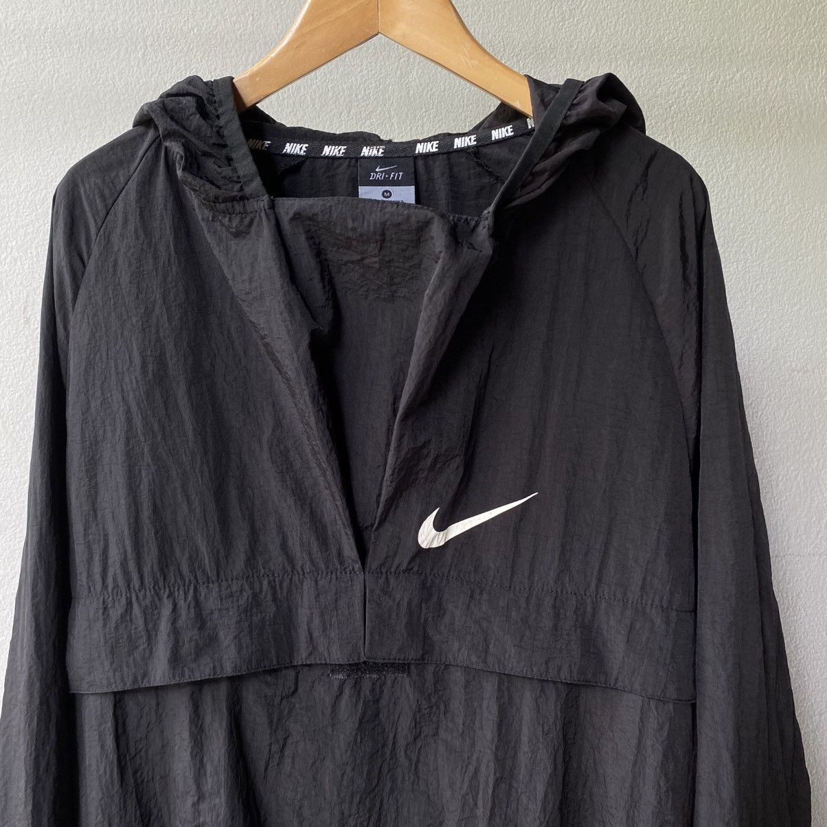 Nike Nike Black Windbreaker with Bold Back Print Size US M / EU 48-50 / 2 - 16 Thumbnail