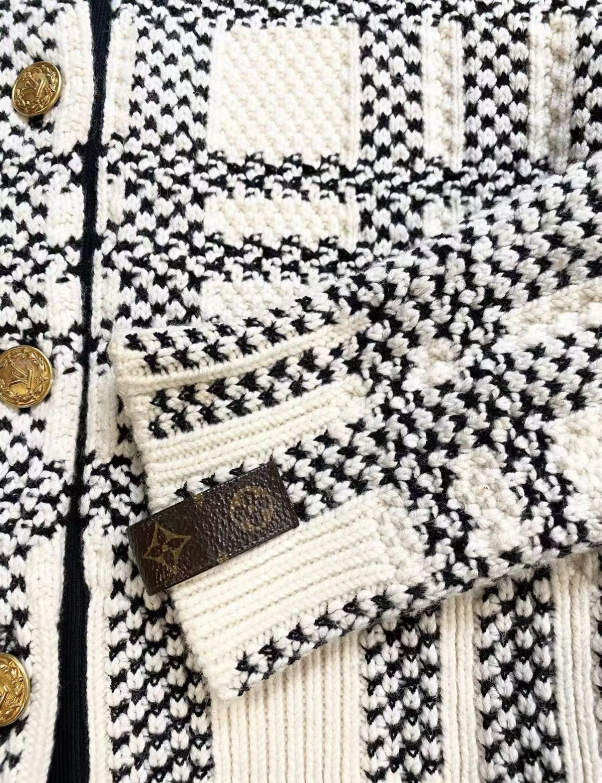 Louis Vuitton Louis Vuitton Plaid Knit Cardigan with Gold Buttons J33 Size S / US 4 / IT 40 - 4 Thumbnail