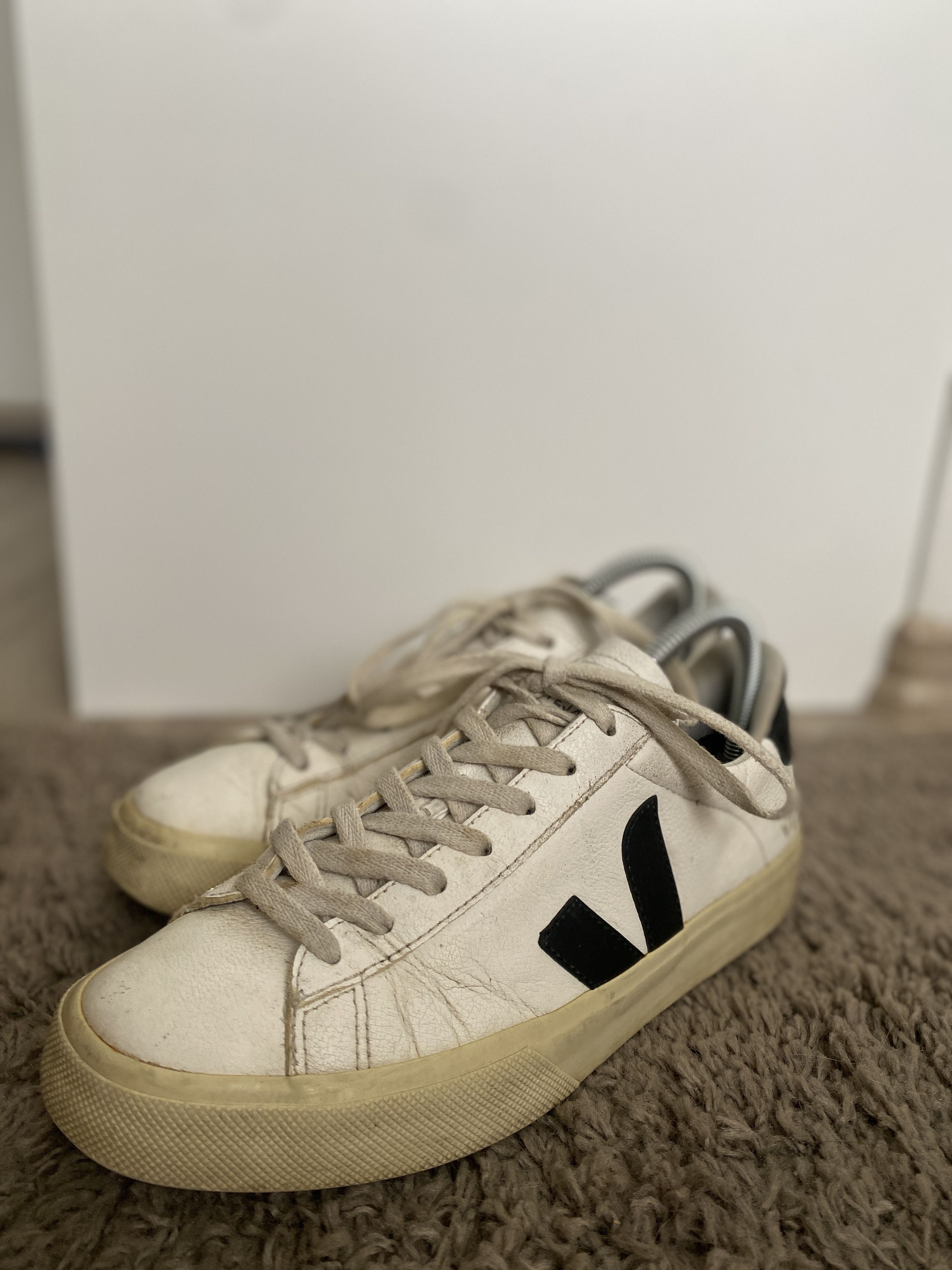 Veja Veja low top leather sneakers shoes low top Size US 10 / IT 40 - 1 Thumbnail