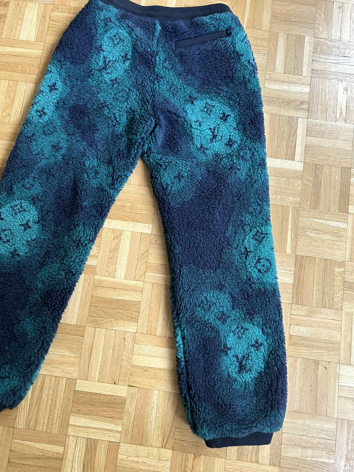 Louis Vuitton 🟢 LOUIS VUITTON 🟢 - Green Camo Monogram Joggers Size US 31 - 20 Thumbnail