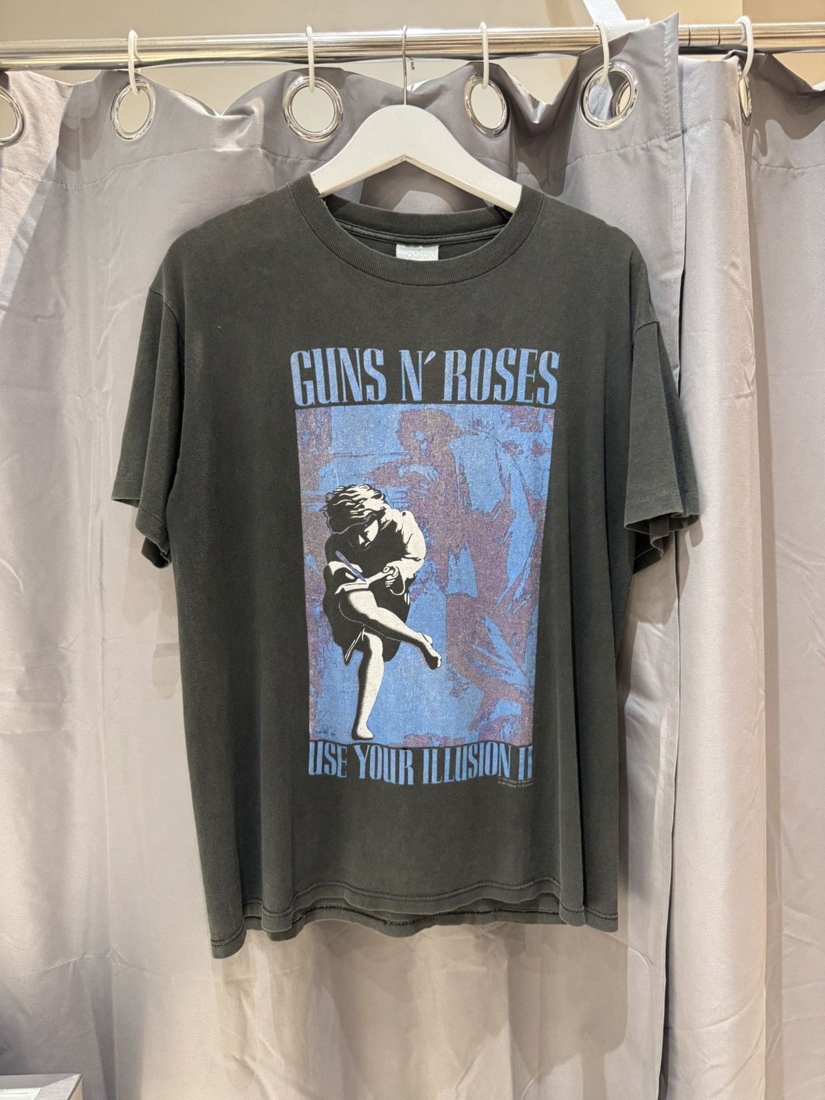 Band Tees GUN N ROSES your illusion part II Size US L / EU 52-54 / 3 - 1 Thumbnail