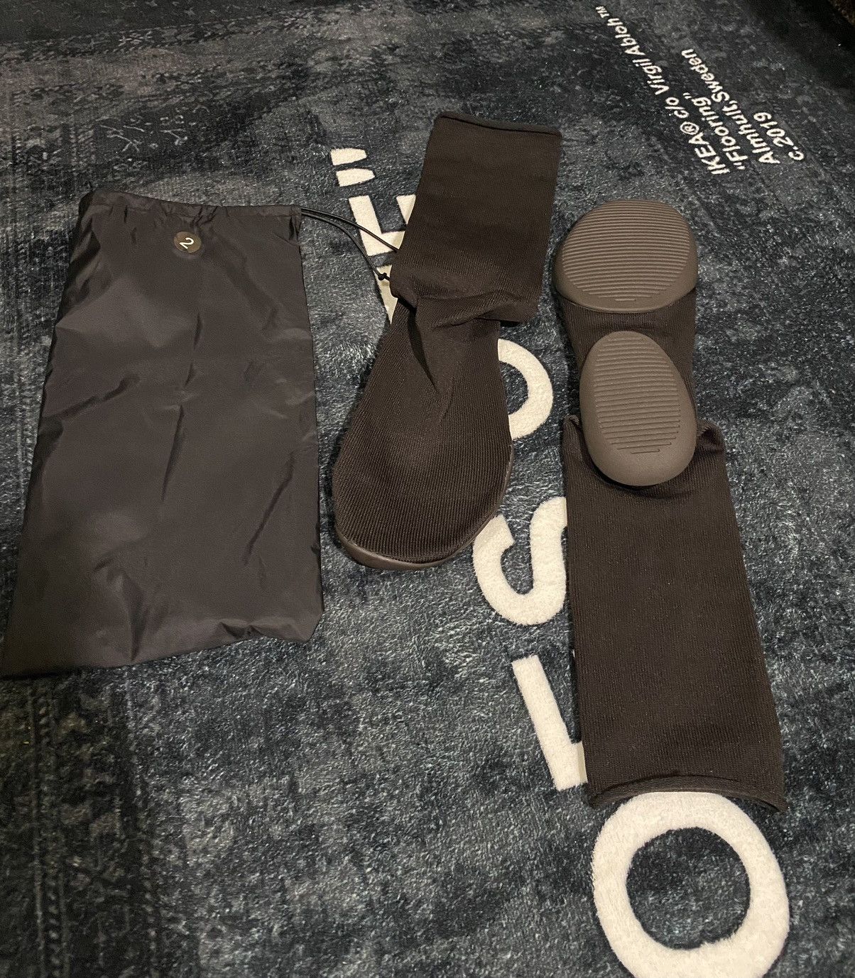 Kanye West × Yeezy Yeezy pods black Size US 9 / EU 42 - 6 Thumbnail