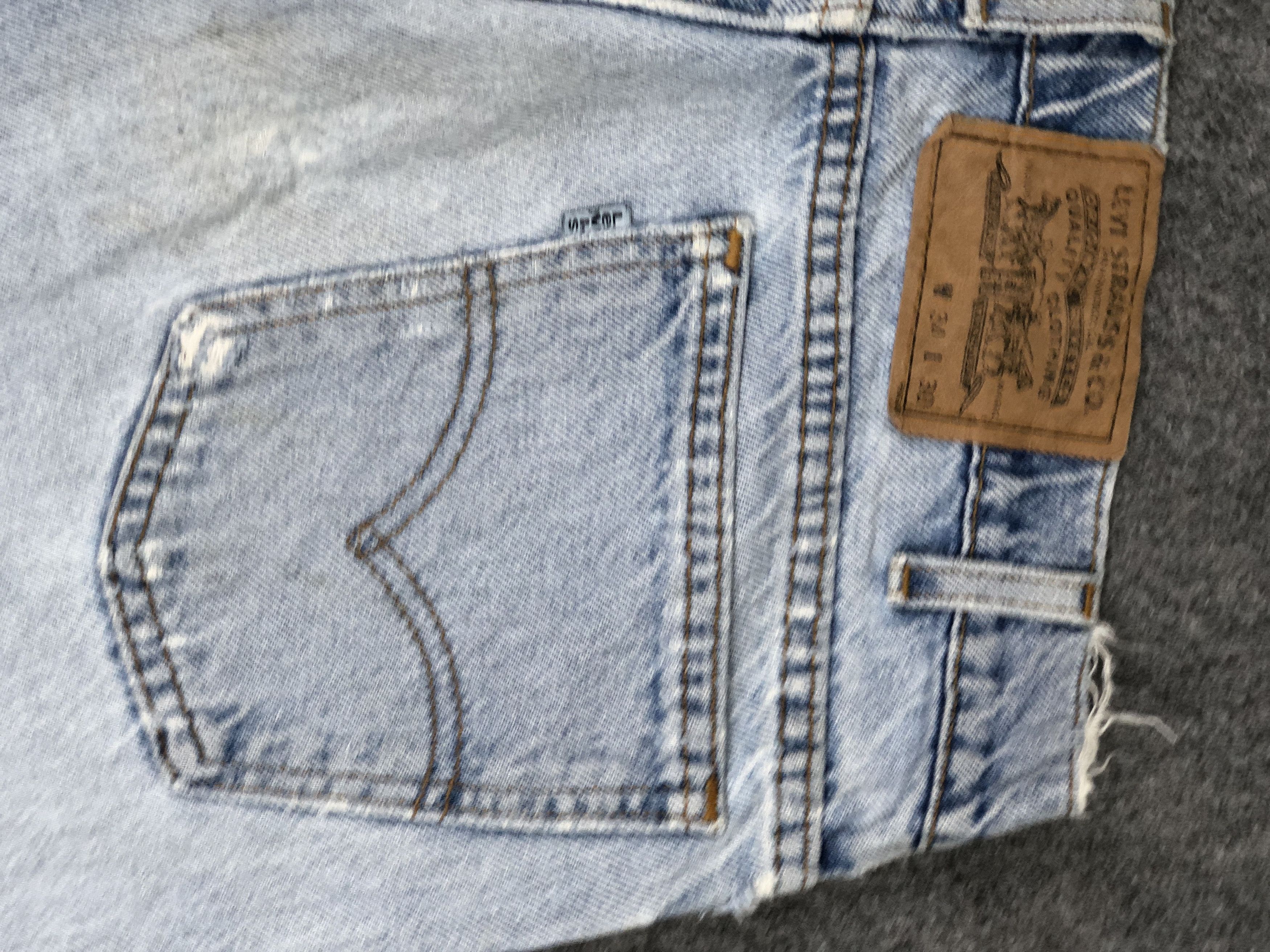 Levi's Distressed Vintage 90s Levis Light Washed Jeans DP2358 Size US 31 - 23 Thumbnail