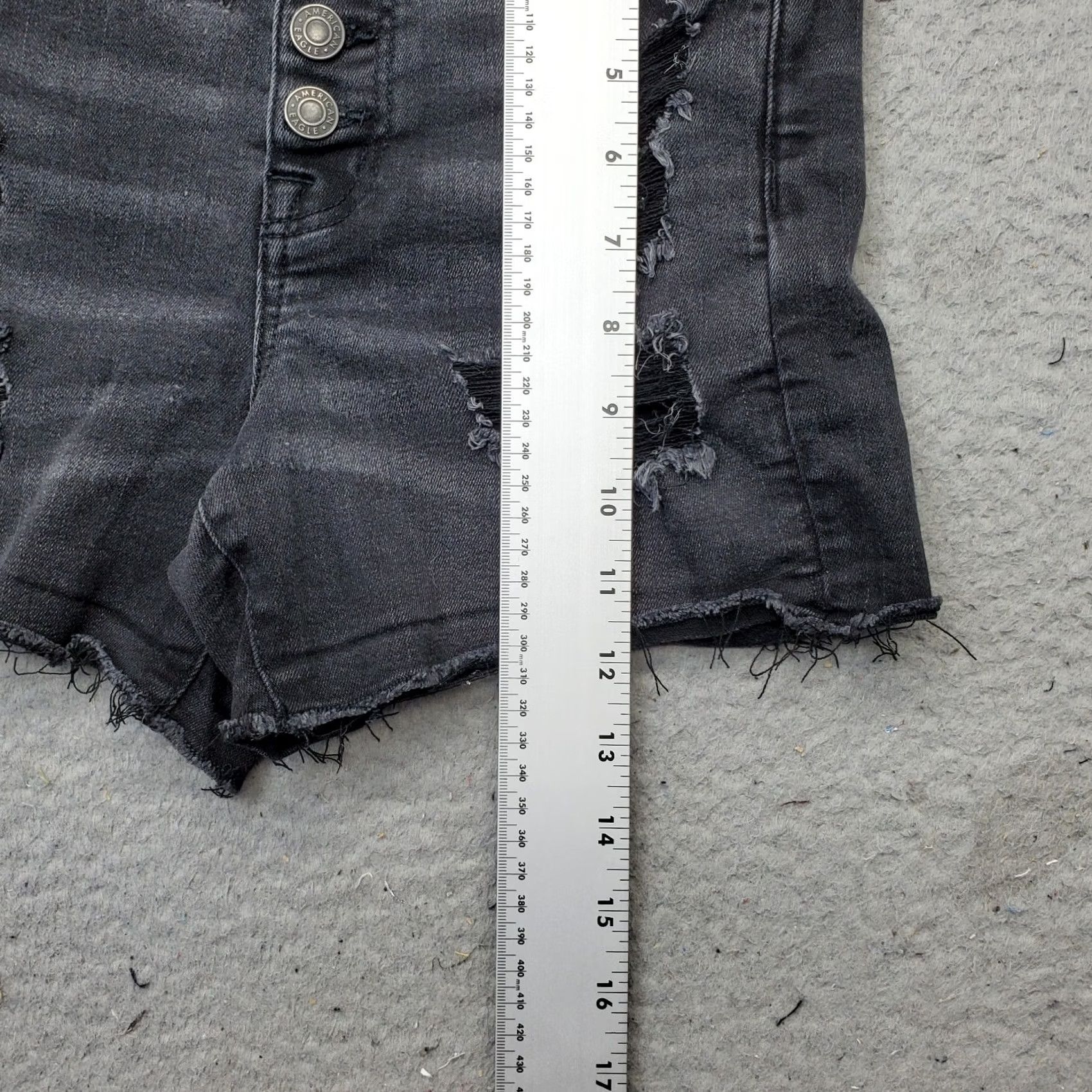 American Eagle Outfitters American Eagle Outfitters Denim Shorts Women 0 Black Stretch Distressed 5-Button Fly Size 25" / US 0 / IT 36 - 4 Thumbnail