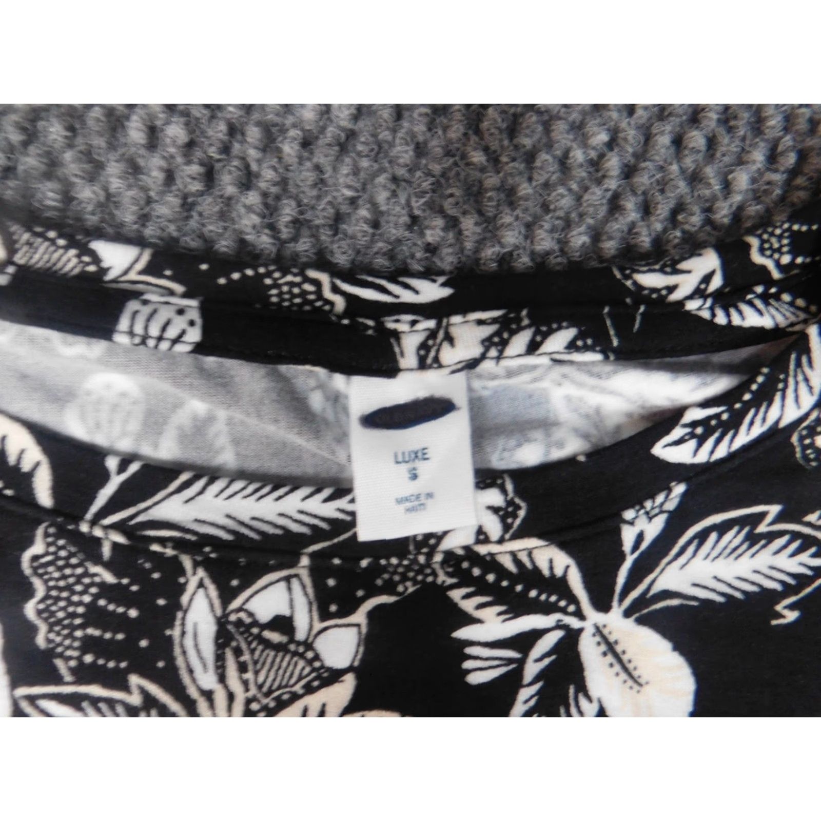 Old Navy Old Navy Blouse Women S Black Floral Stretch Pullover Knit Rayon Short Sleeve Round Neck Casual Basic Size S / US 4 / IT 40 - 4 Thumbnail