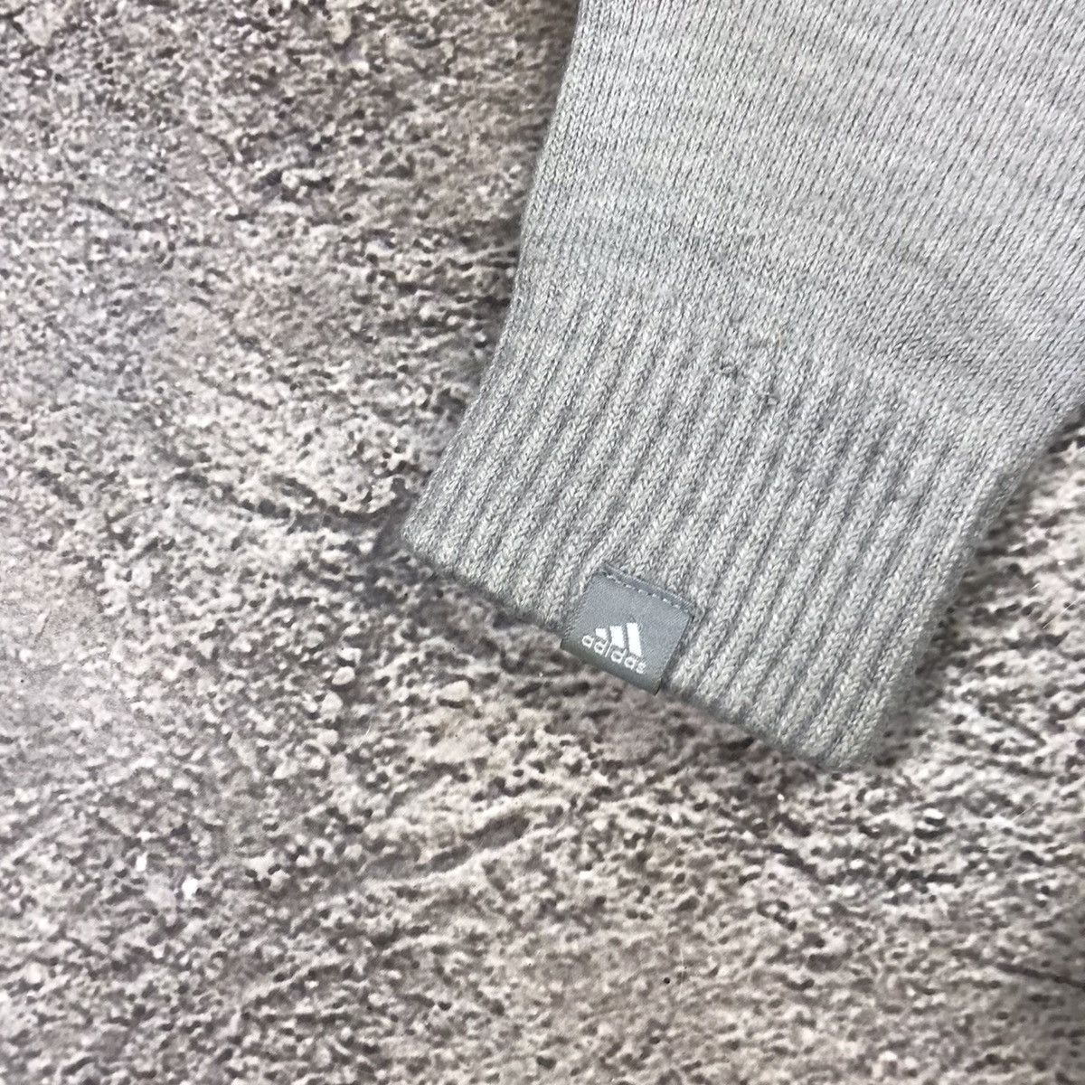 Vintage Vintage Adidas Gloves Y2K Streetwear Thrashed Grey Logo OS Size ONE SIZE - 4 Thumbnail