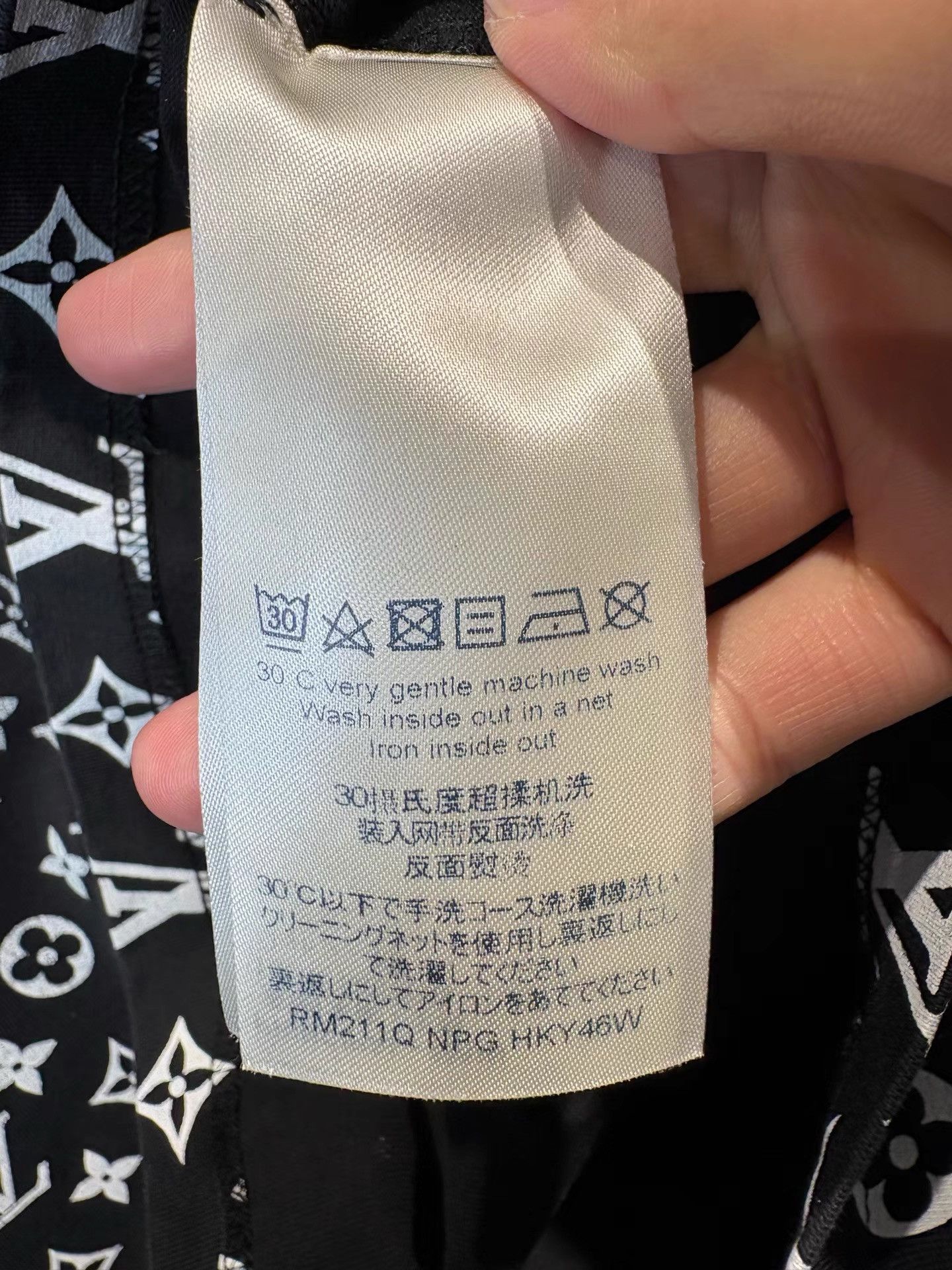 Louis Vuitton Louis Vuitton Black White Gradient Print Short Sleeve K36 Size US L / EU 52-54 / 3 - 4 Thumbnail