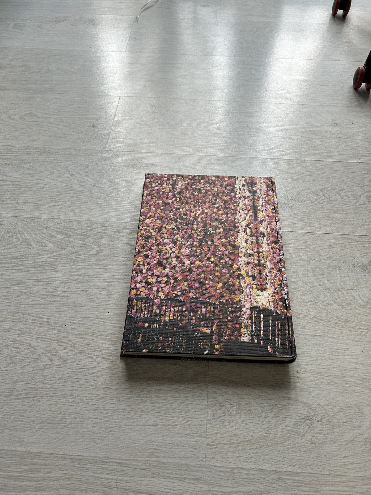 Dior Dior “The Perfumes” Book Size ONE SIZE - 2 Thumbnail