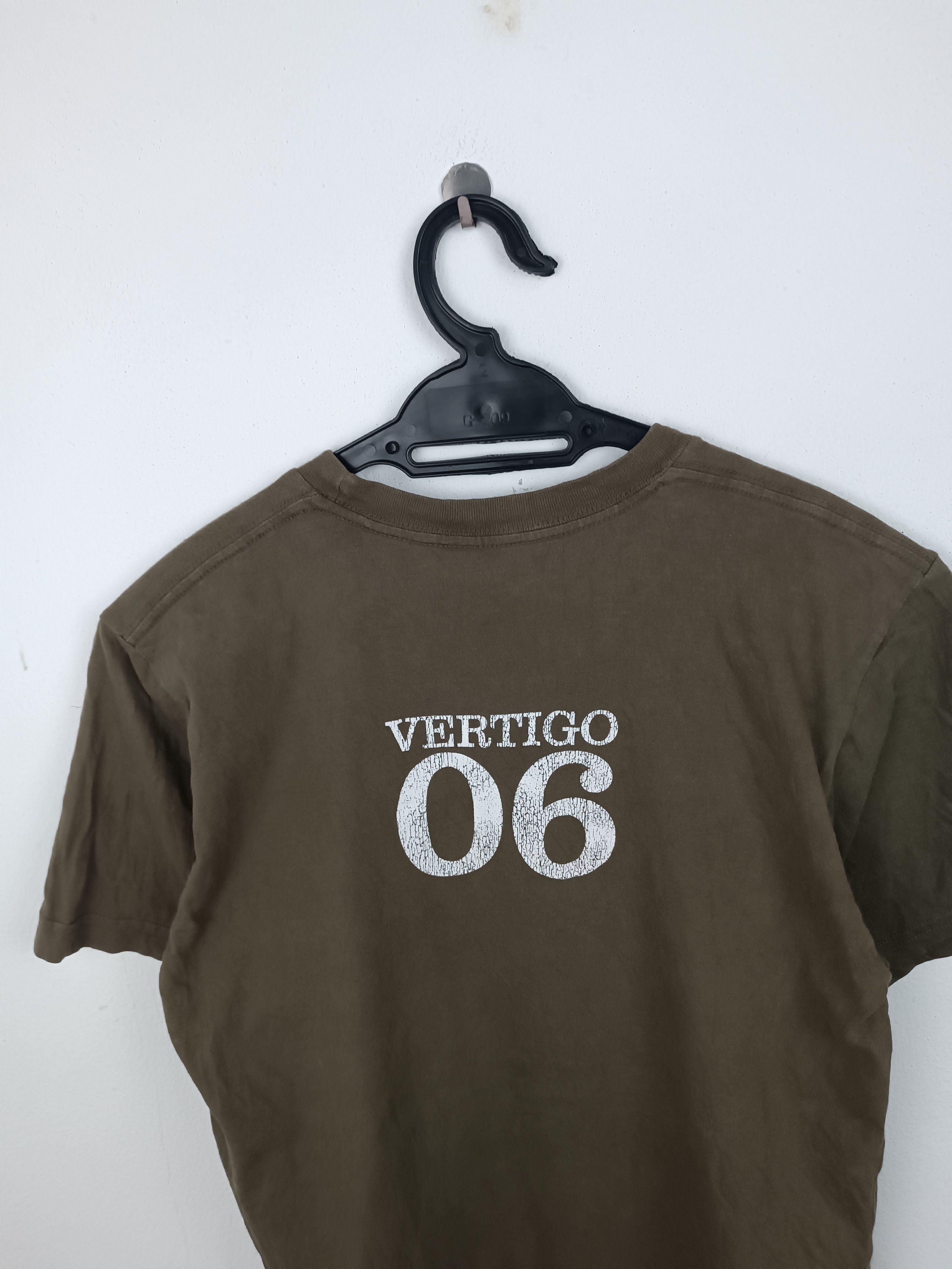 Band Tees VINTAGE Y2K U2 DISMANTLE VERTIGO TOUR TEE bono rem Size US S / EU 44-46 / 1 - 15 Thumbnail